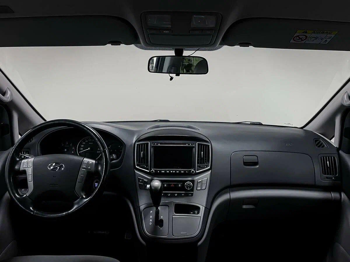 Hyundai H-1 2015, белый