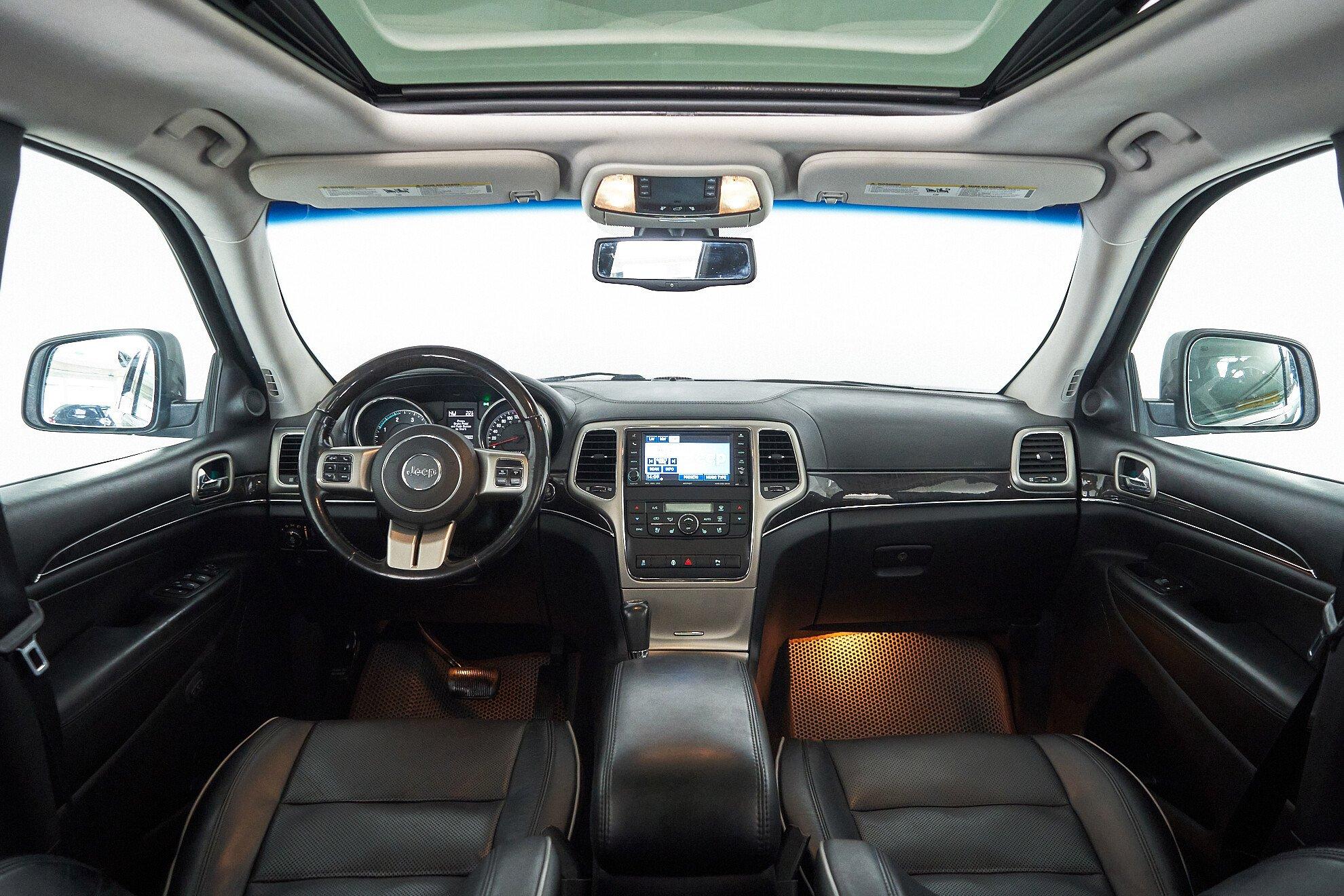 Jeep Grand Cherokee 2011, серый