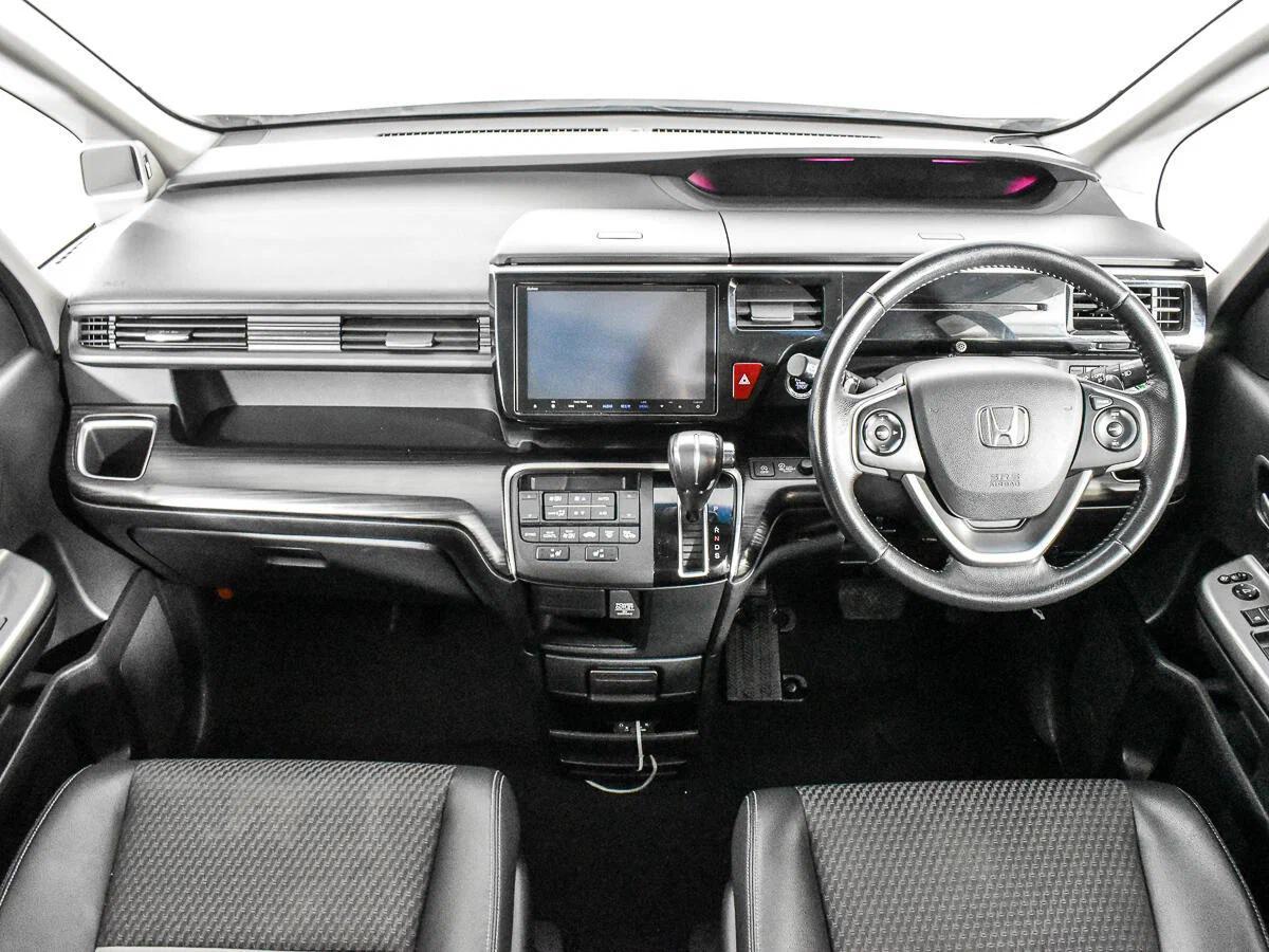 Honda Stepwgn 2017, белый
