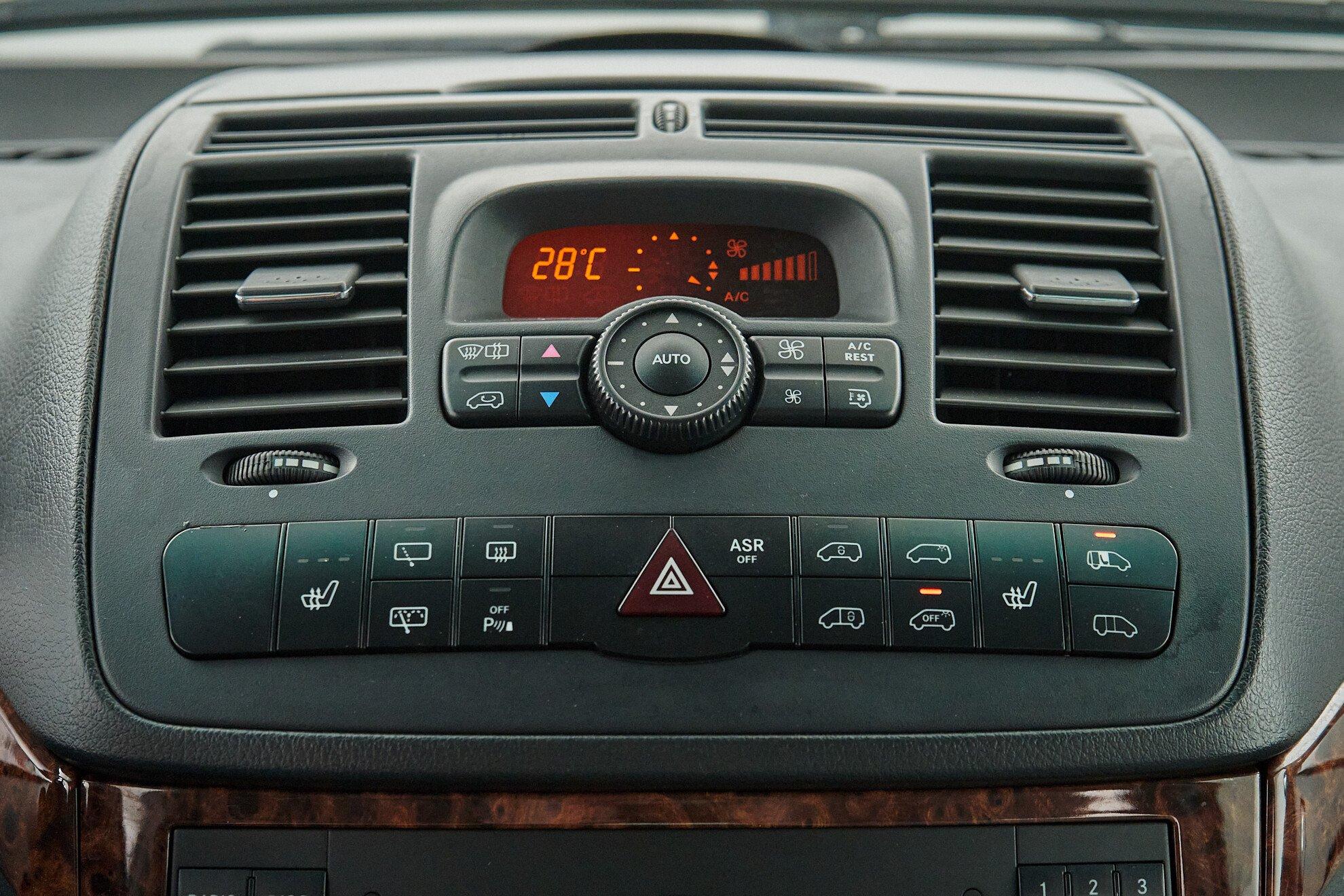 Mercedes-Benz Viano 2012, серый