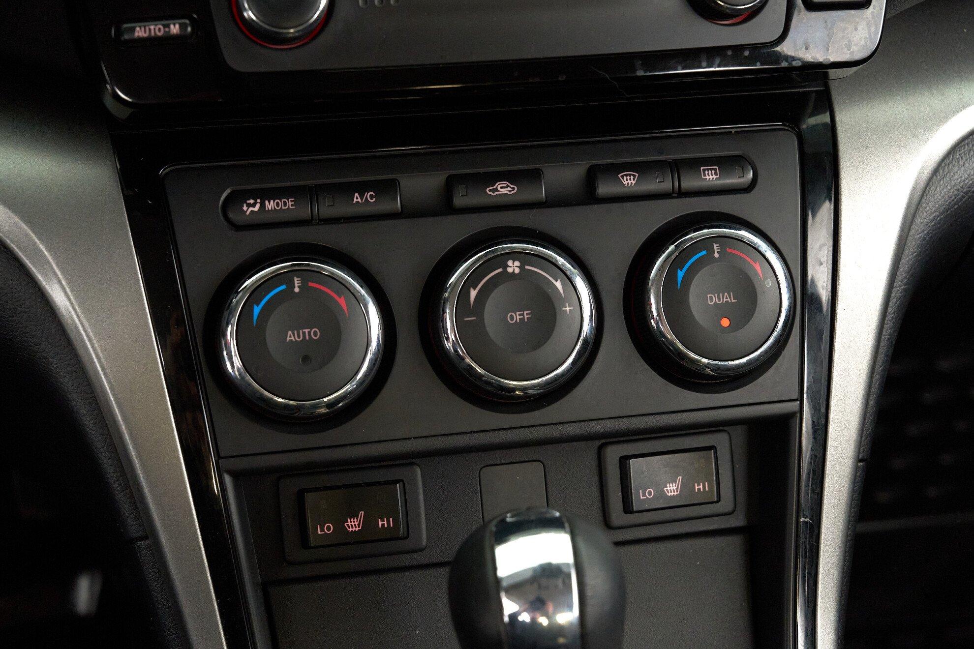 Mazda 6 2011, белый