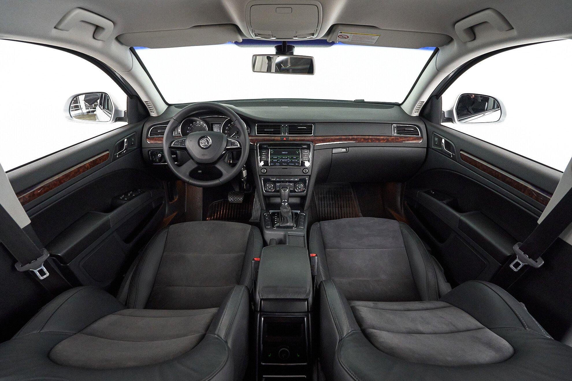 Skoda Superb 2013, серебряный