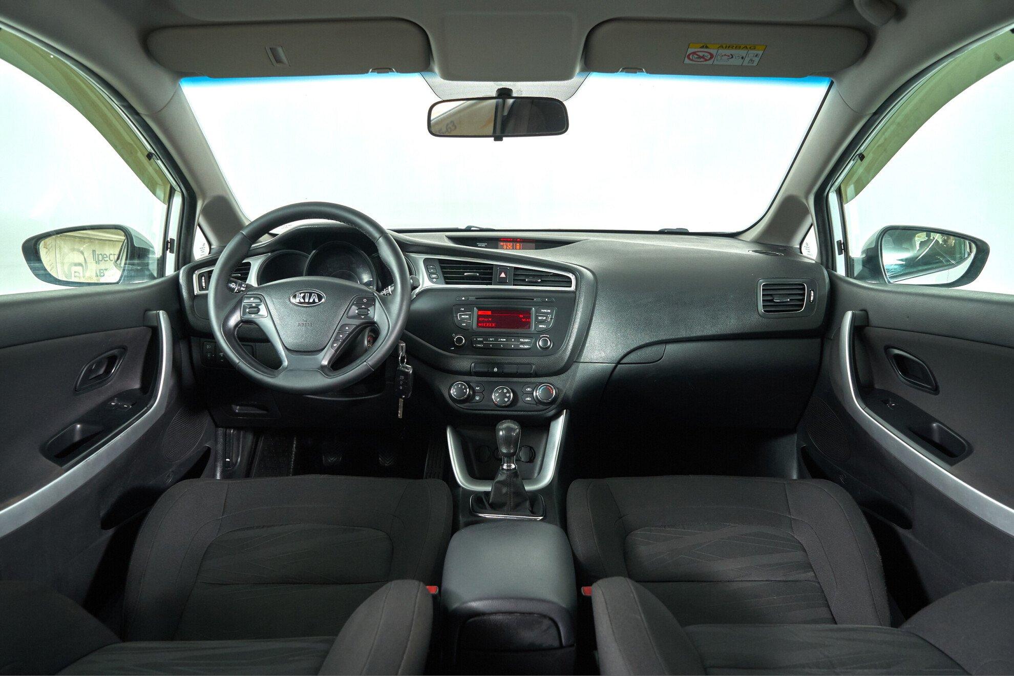 Kia Ceed 2017, белый