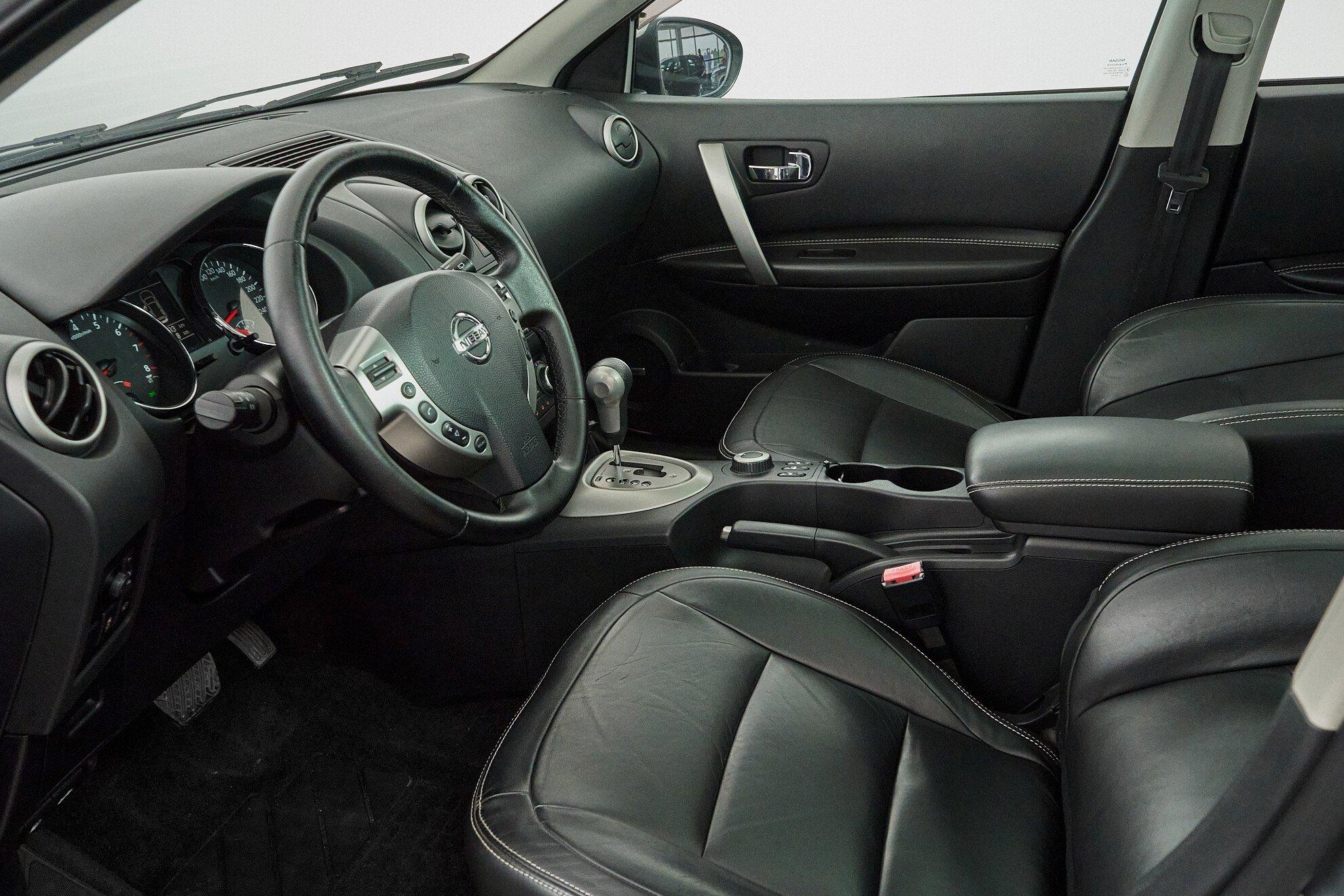 Nissan Qashqai 2011, серебряный