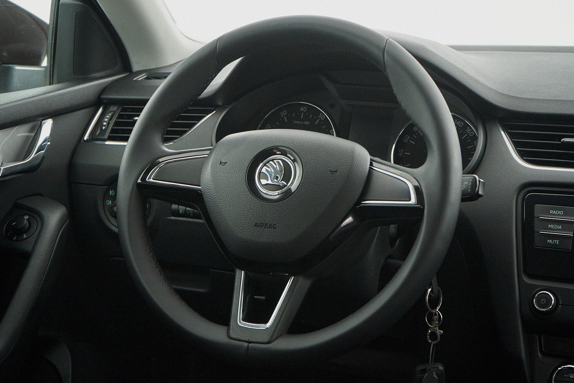 Skoda Octavia 2016, коричневый