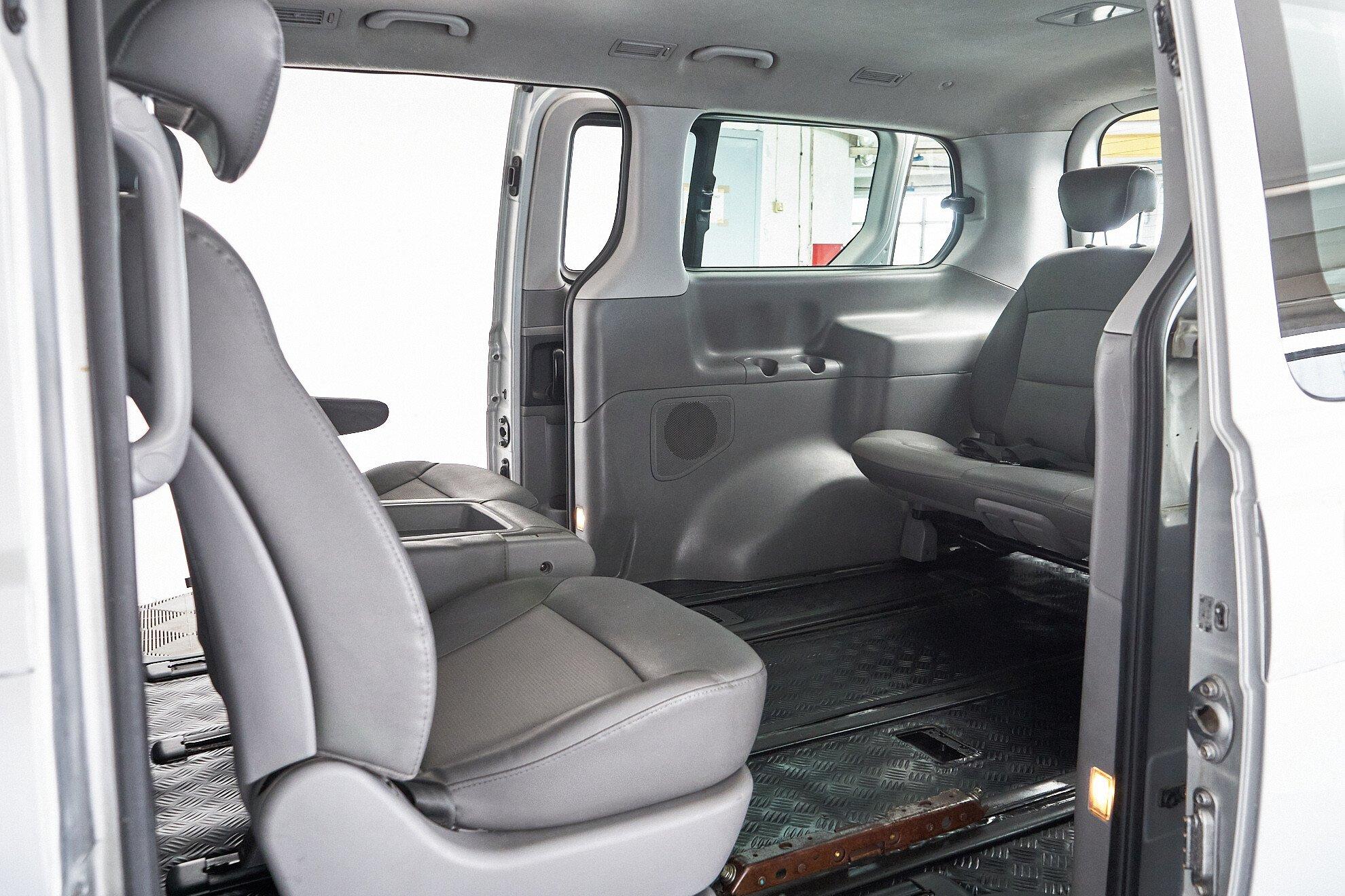 Hyundai Grand Starex 2012, серебряный