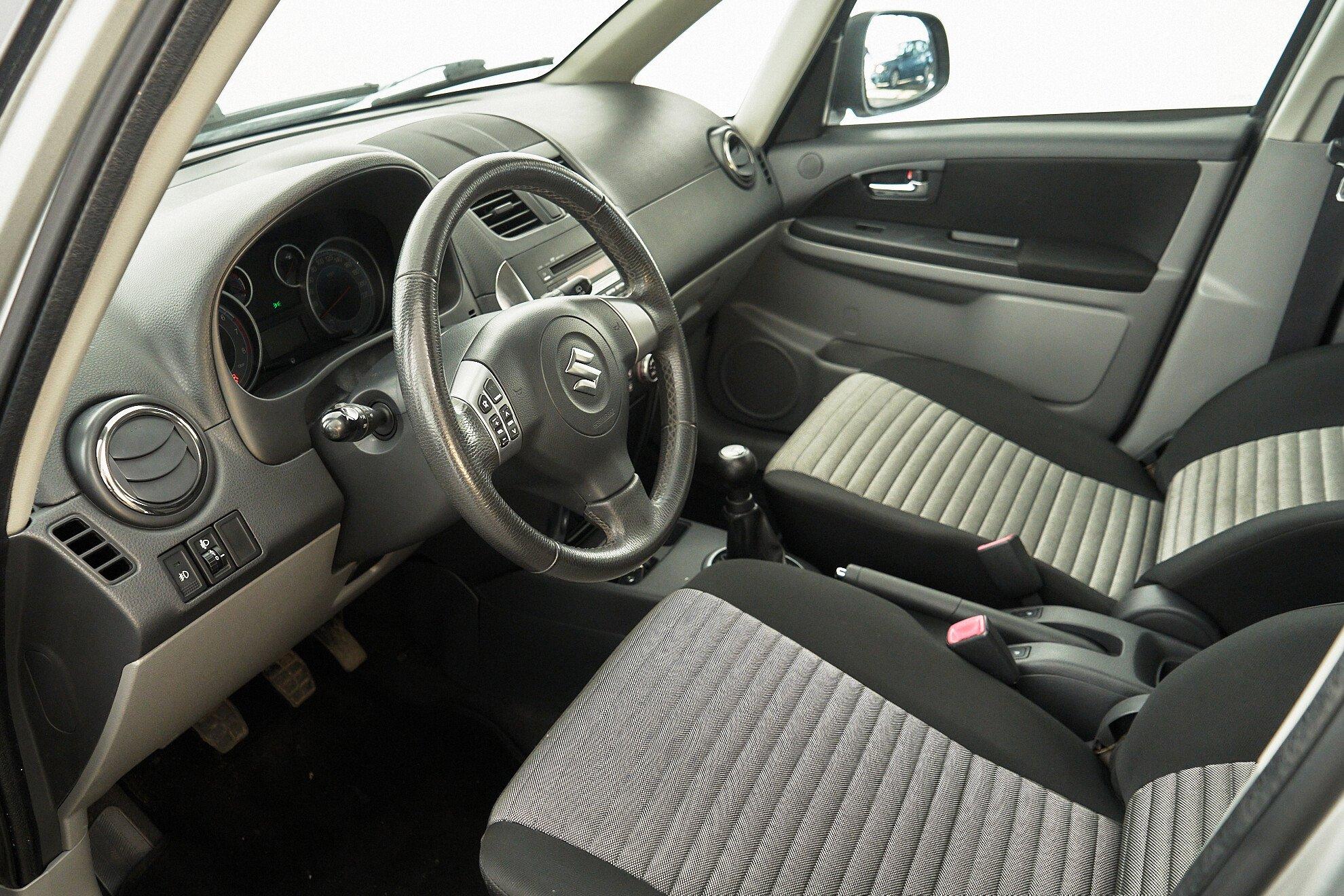 Suzuki SX4 2011, серебряный