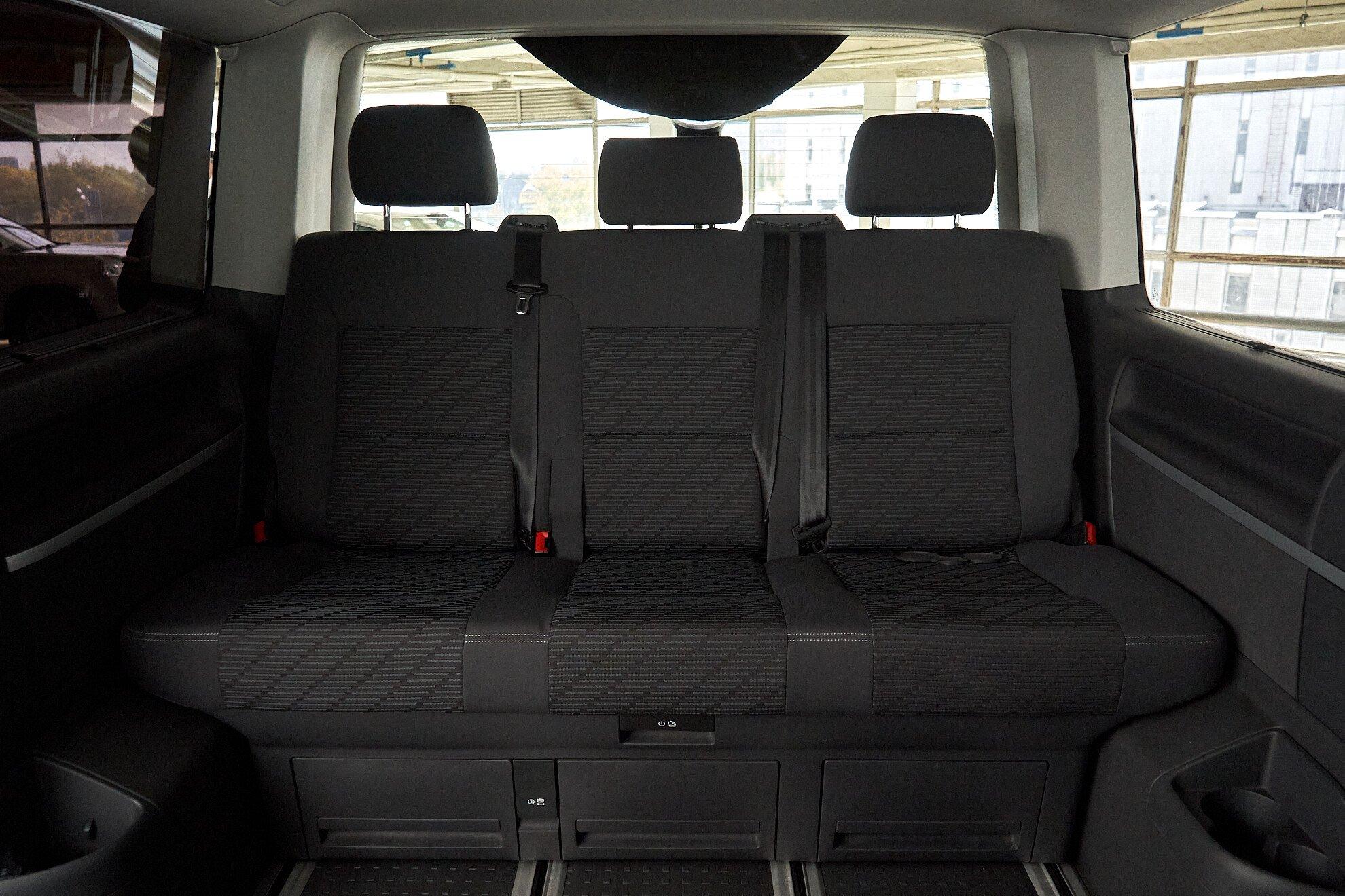 Volkswagen Multivan 2012, черный