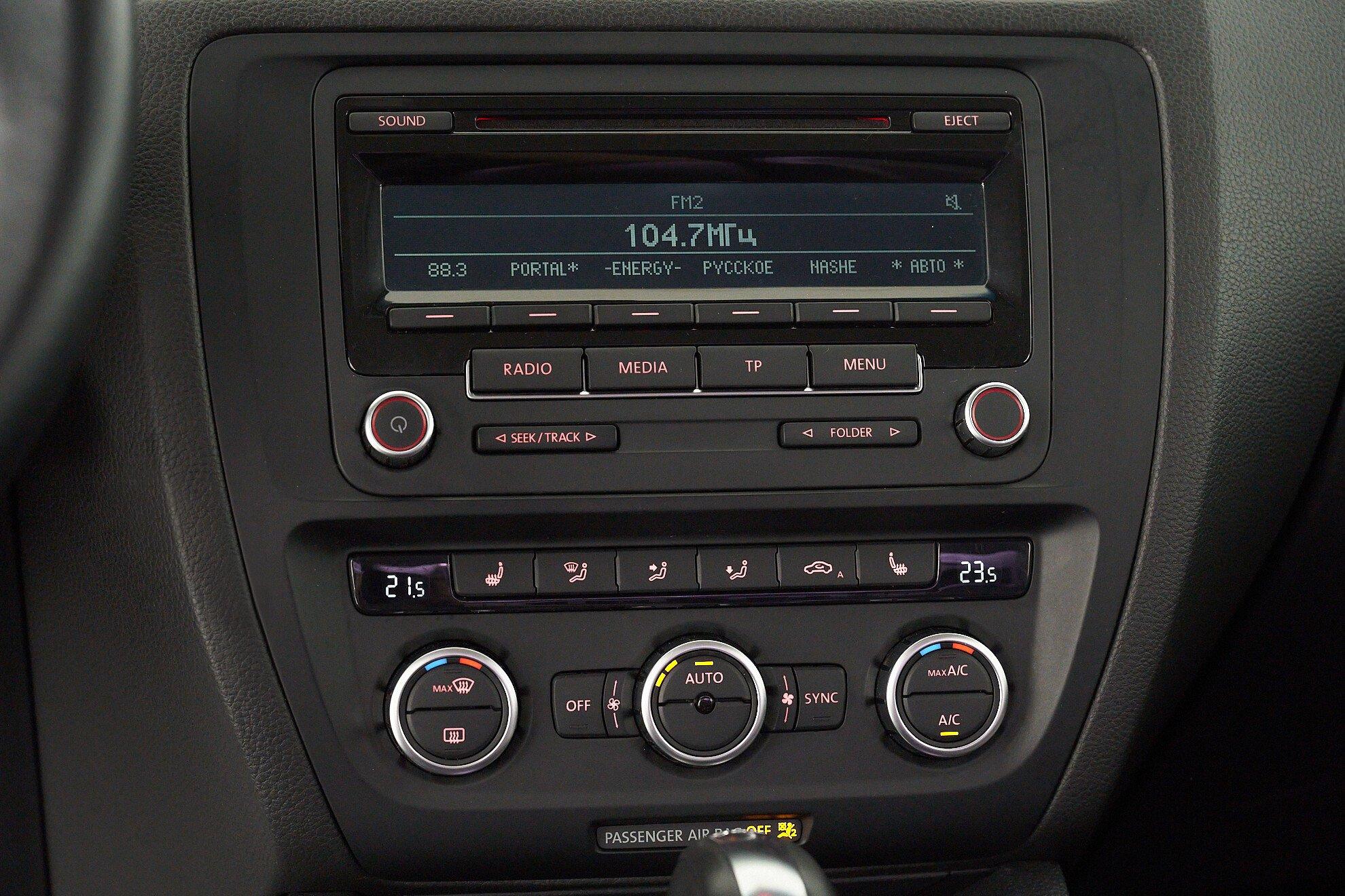 Volkswagen Jetta 2013, белый