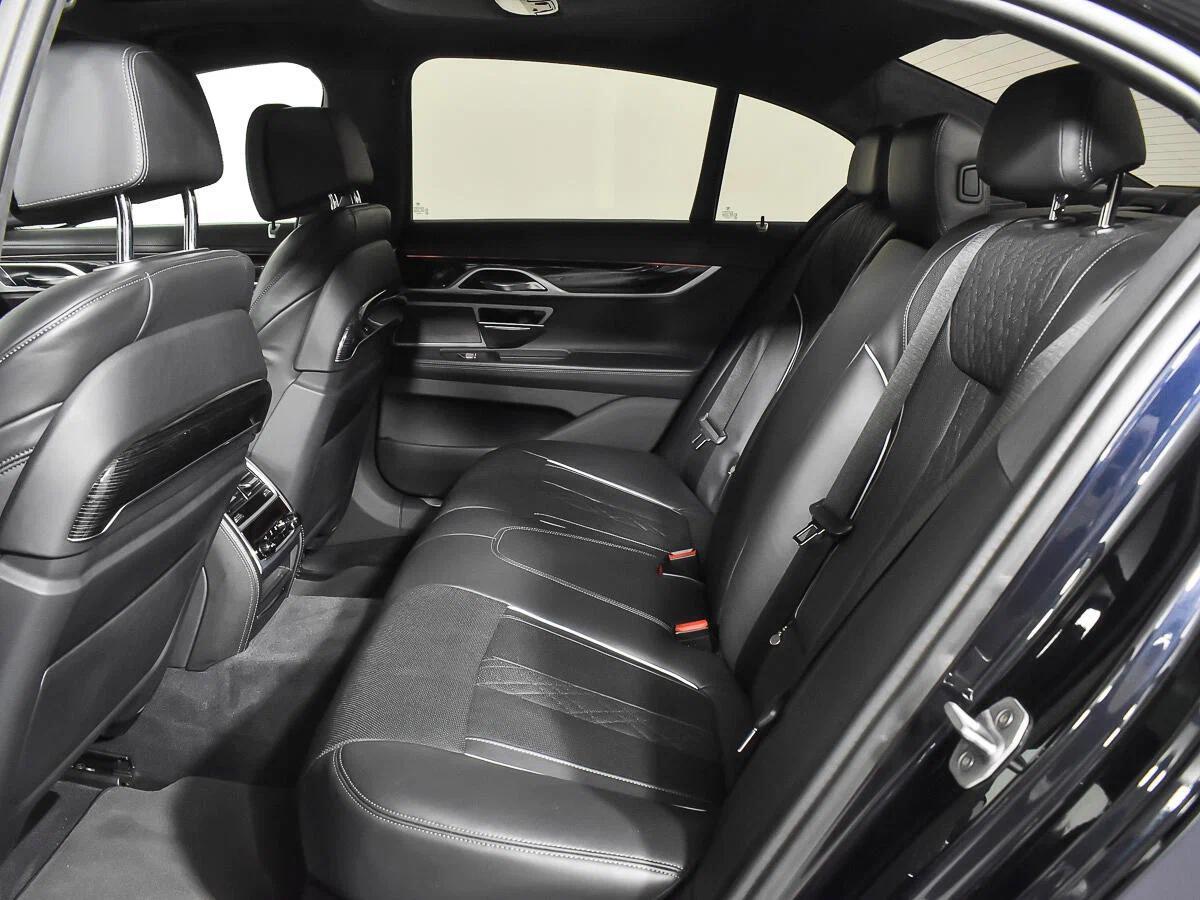 BMW 7 серии 2018, черный