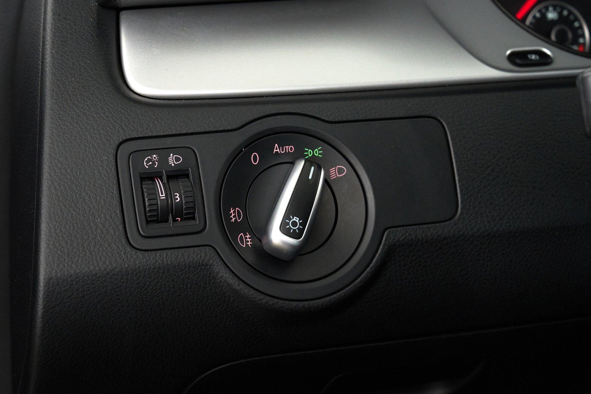 Volkswagen Passat 2011, синий