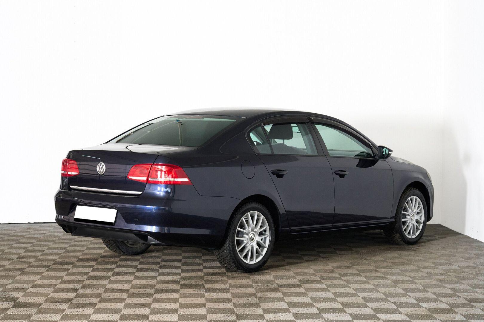 Volkswagen Passat 2011, синий