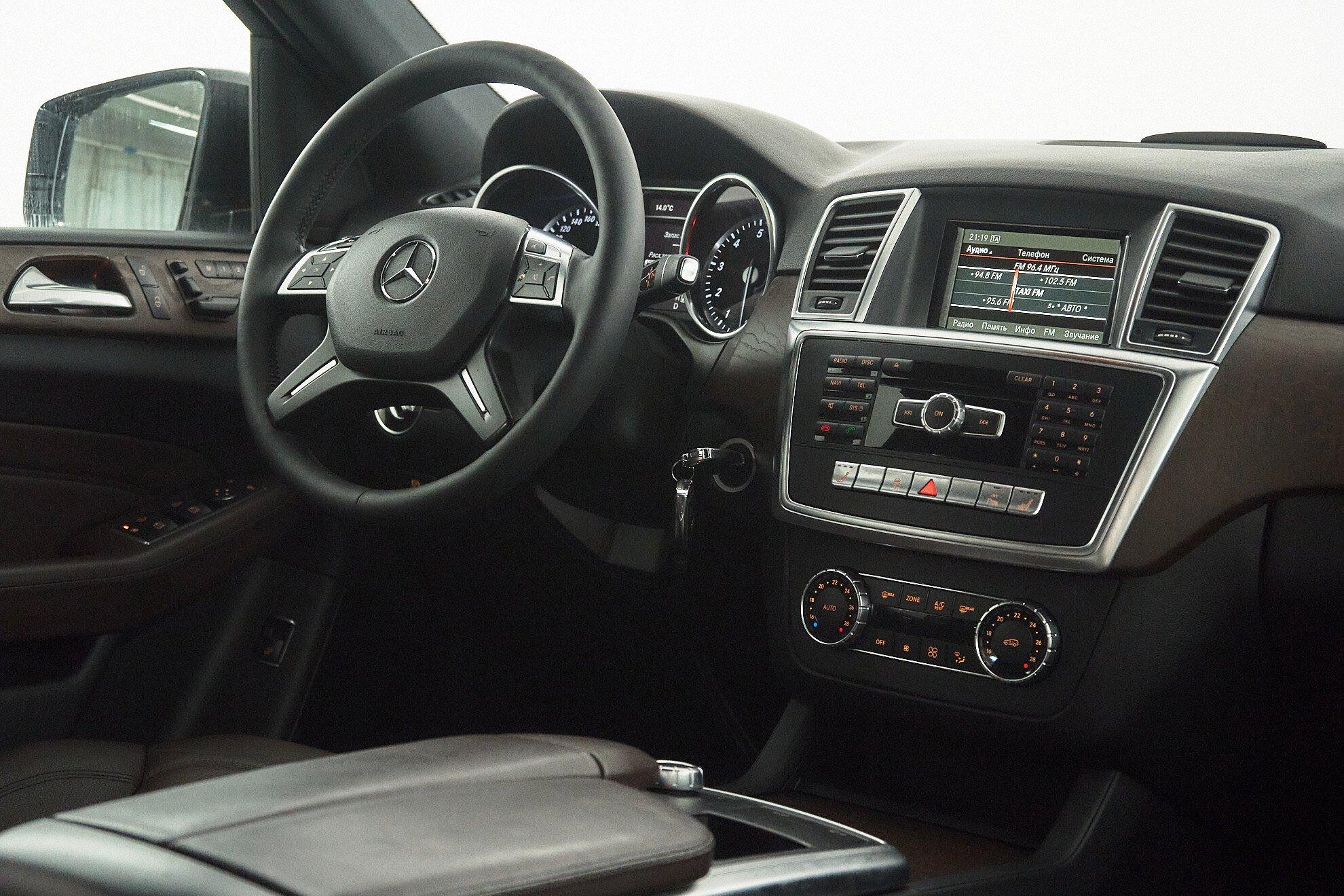 Mercedes-Benz M-Класс 2014, черный