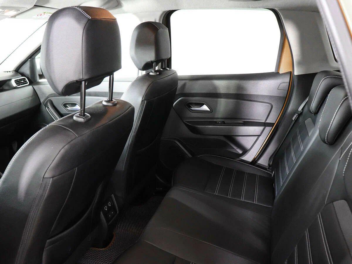 Renault Duster 2022, оранжевый