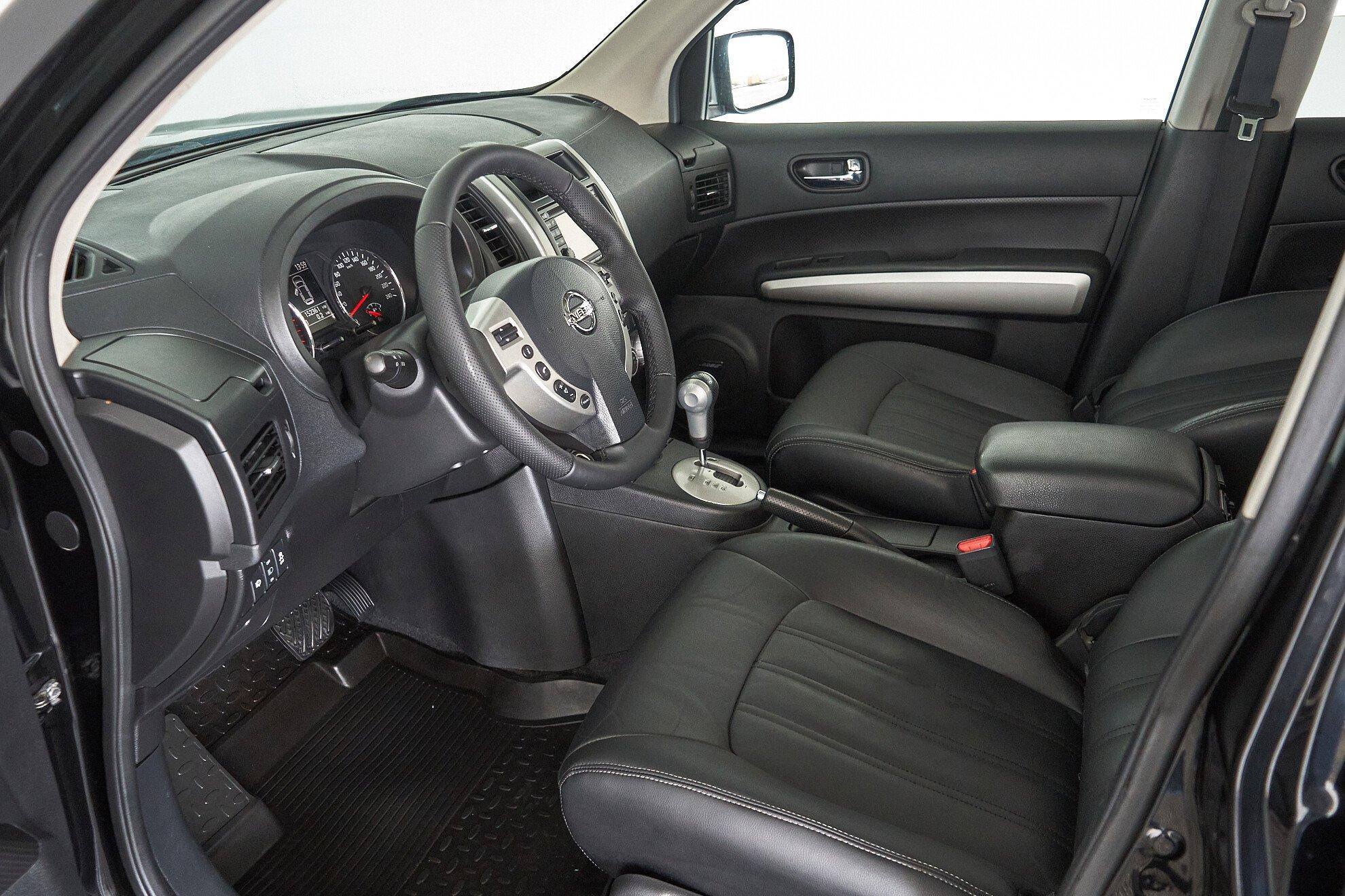 Nissan X-Trail 2013, черный