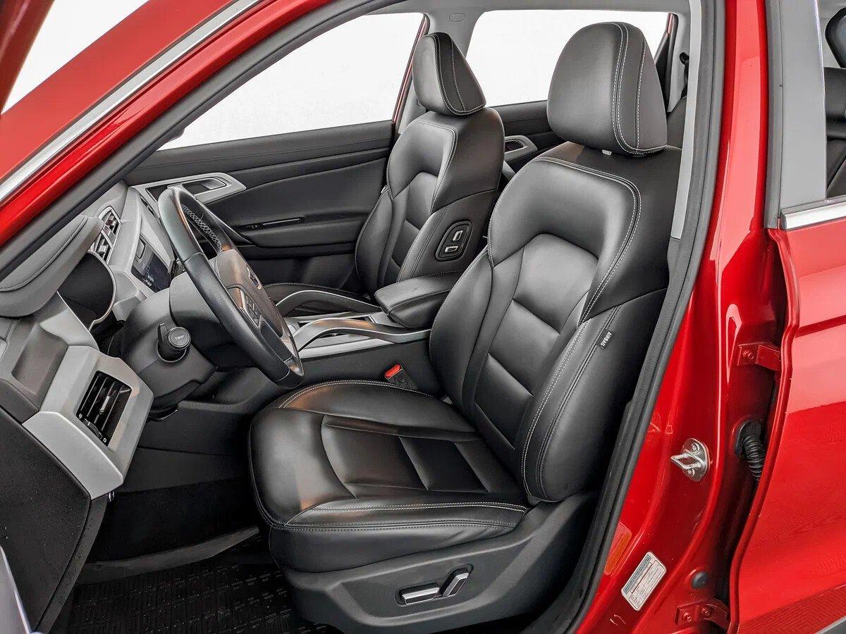 Geely Atlas 2020, красный