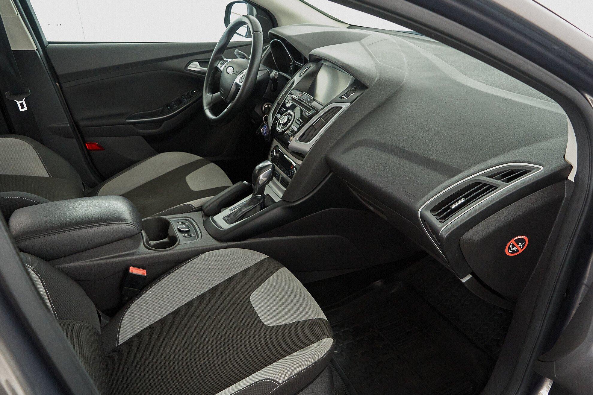 Ford Focus 2014, серый