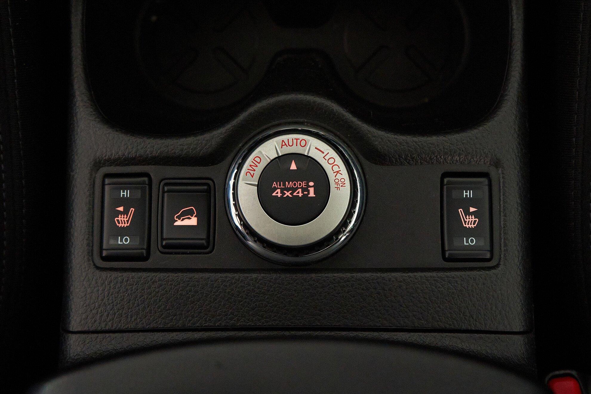 Nissan X-Trail 2015, белый