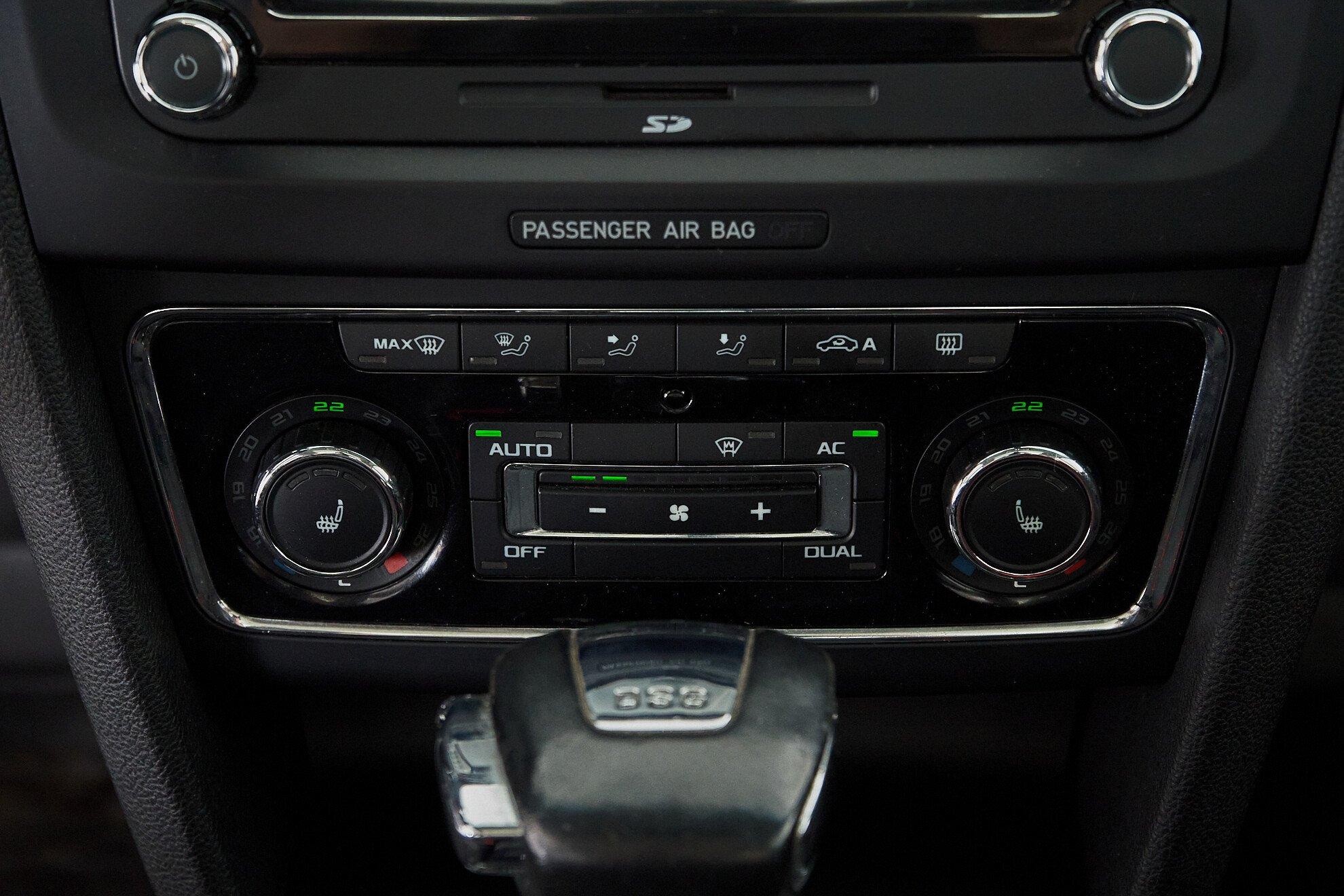 Skoda Superb 2011, коричневый