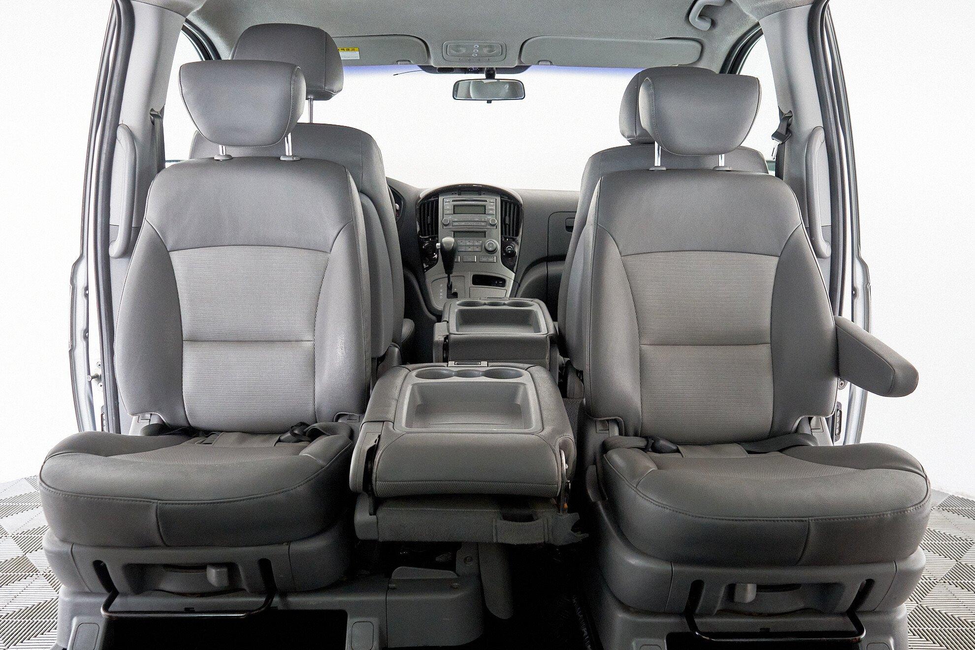 Hyundai Grand Starex 2012, серебряный