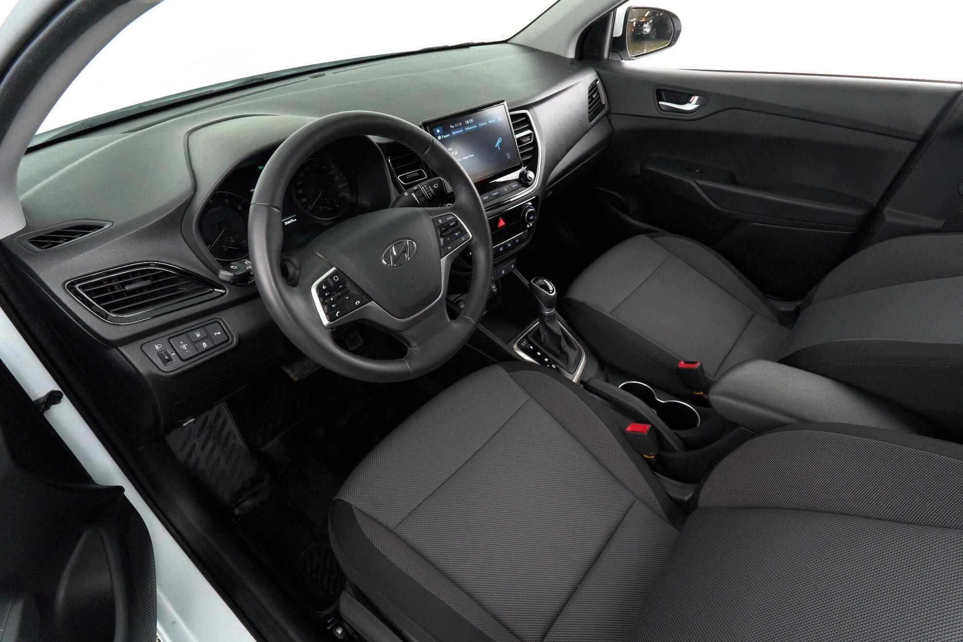 Hyundai Solaris 2020, белый