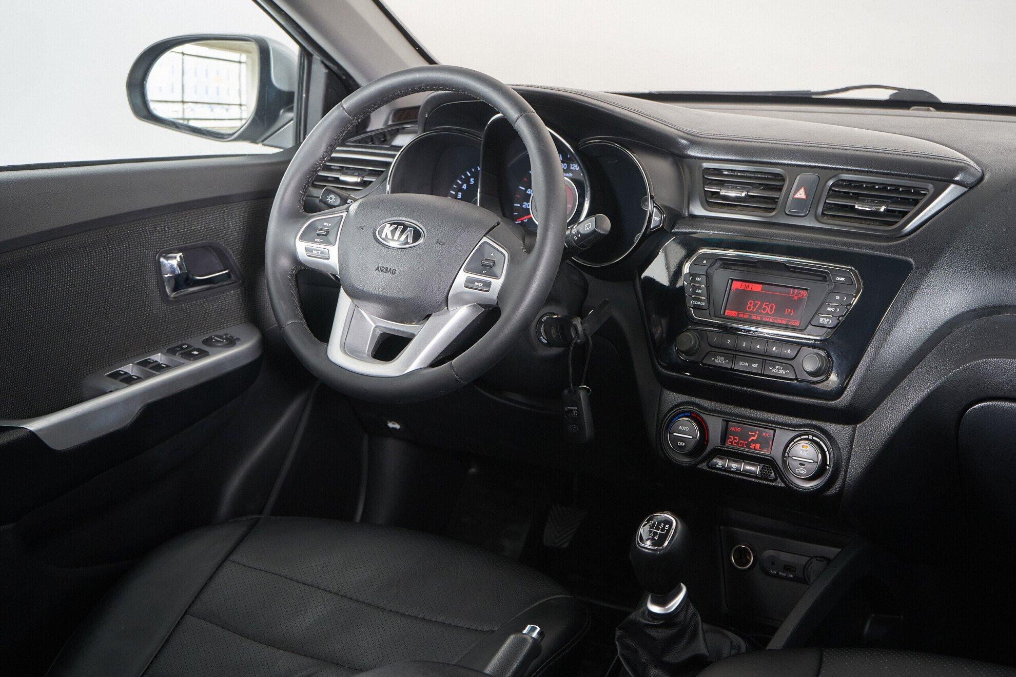 Kia Rio 2014, серебряный