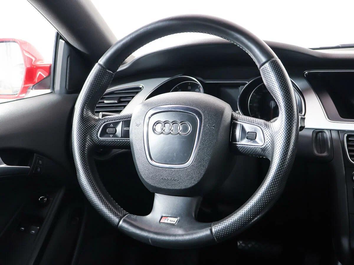 Audi A5 2011, красный