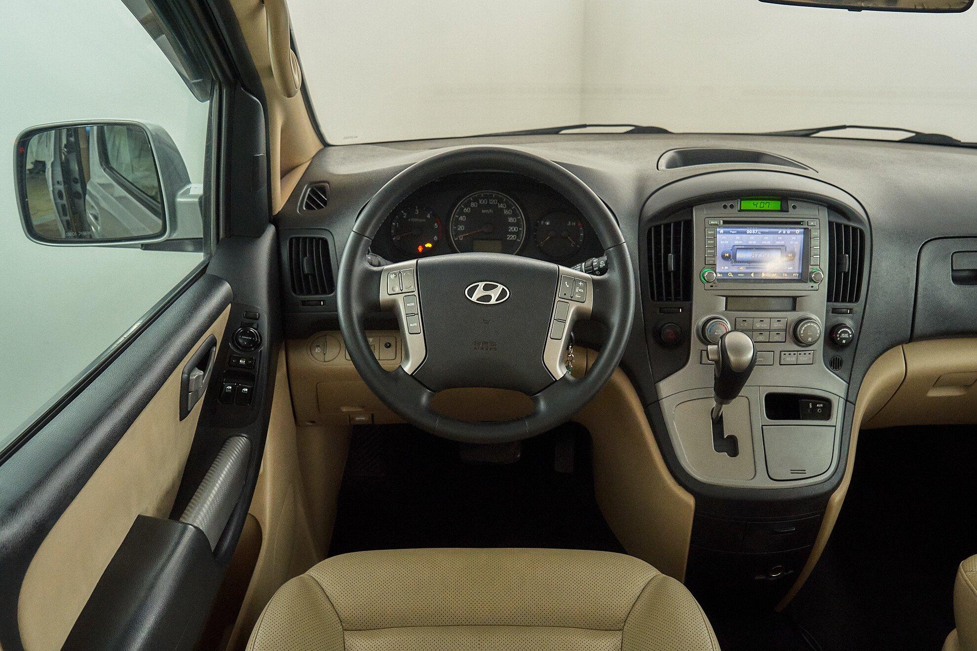 Hyundai Grand Starex 2008, серебряный