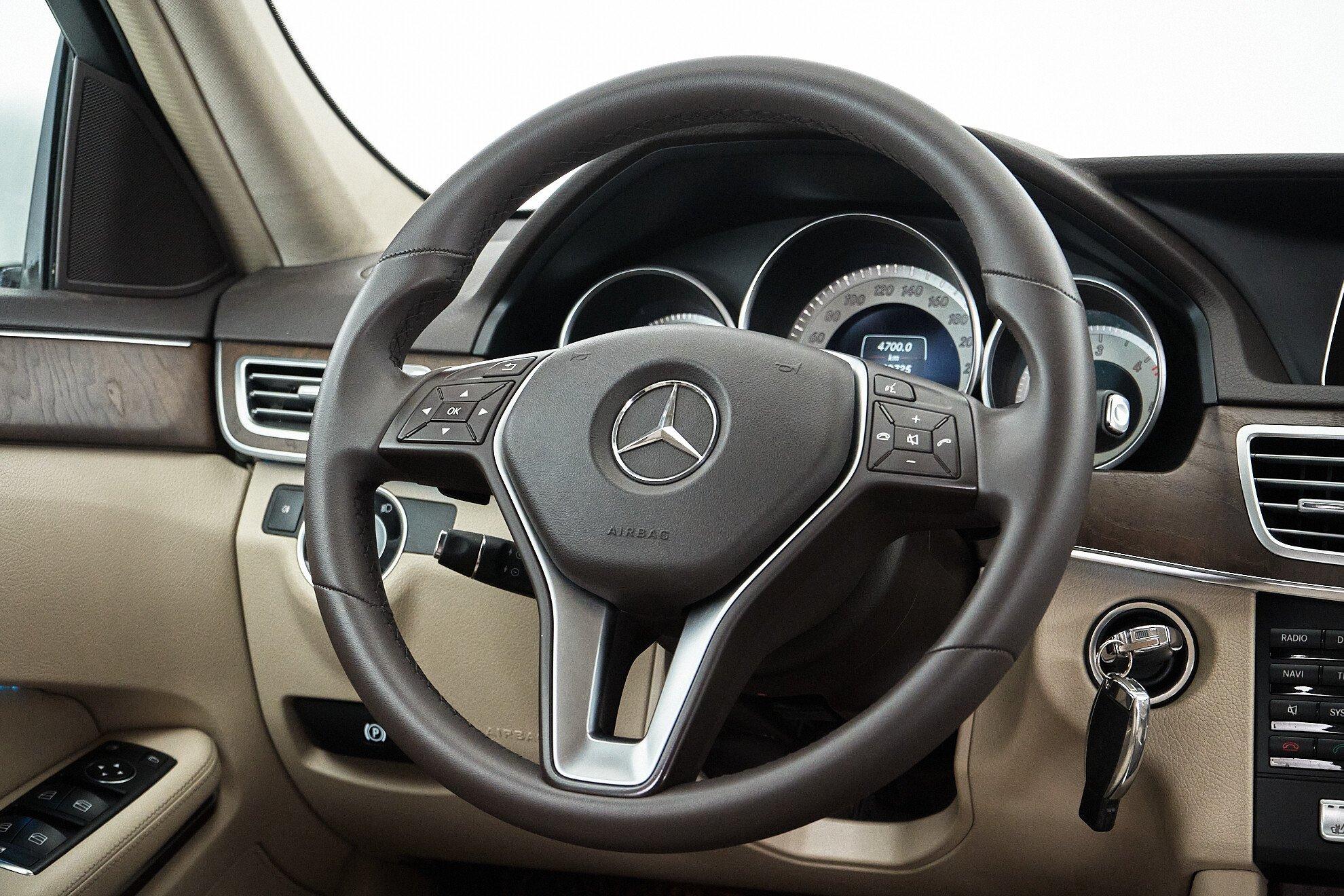 Mercedes-Benz E-Класс 2013, белый