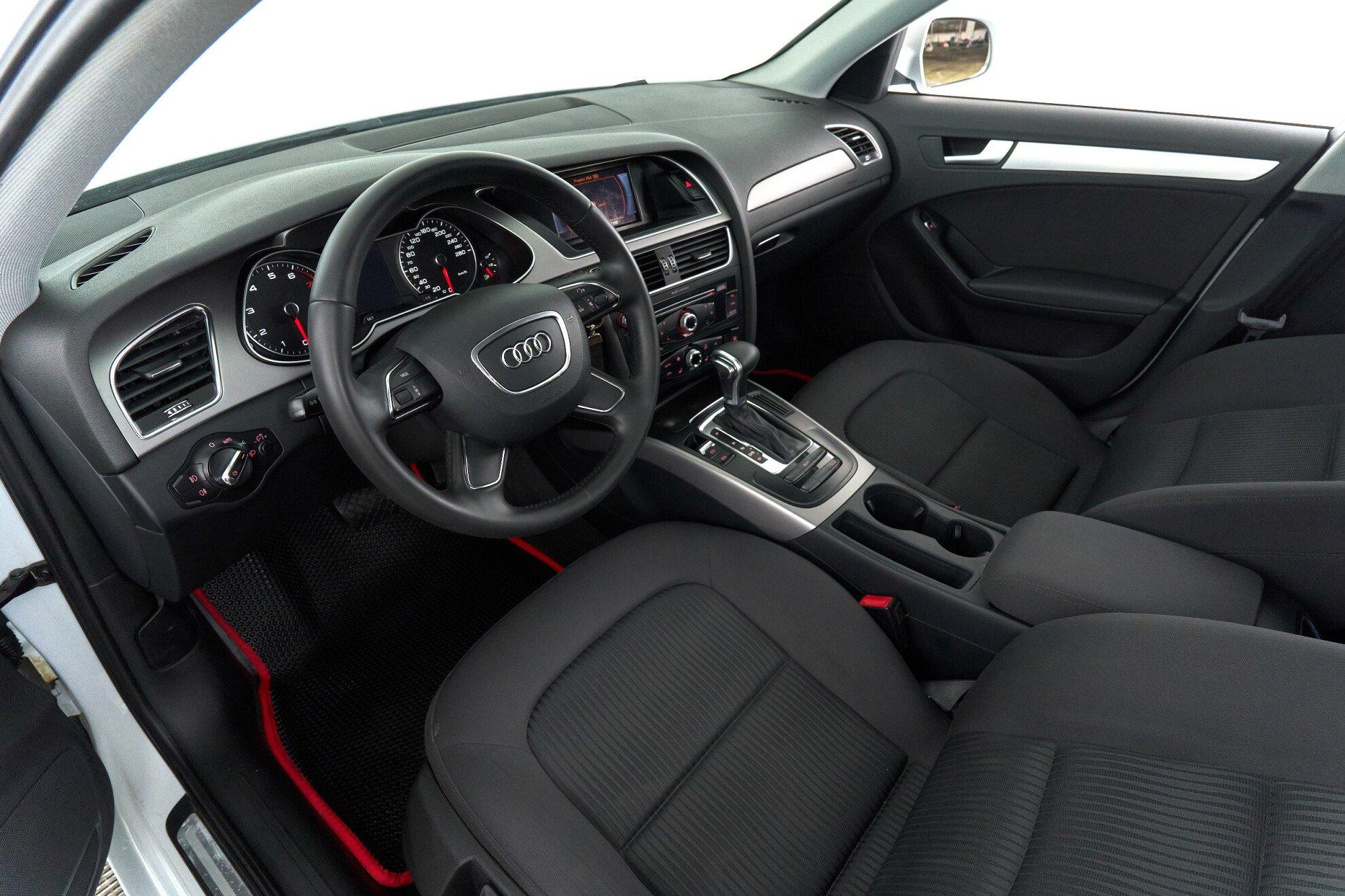 Audi A4 2013, белый