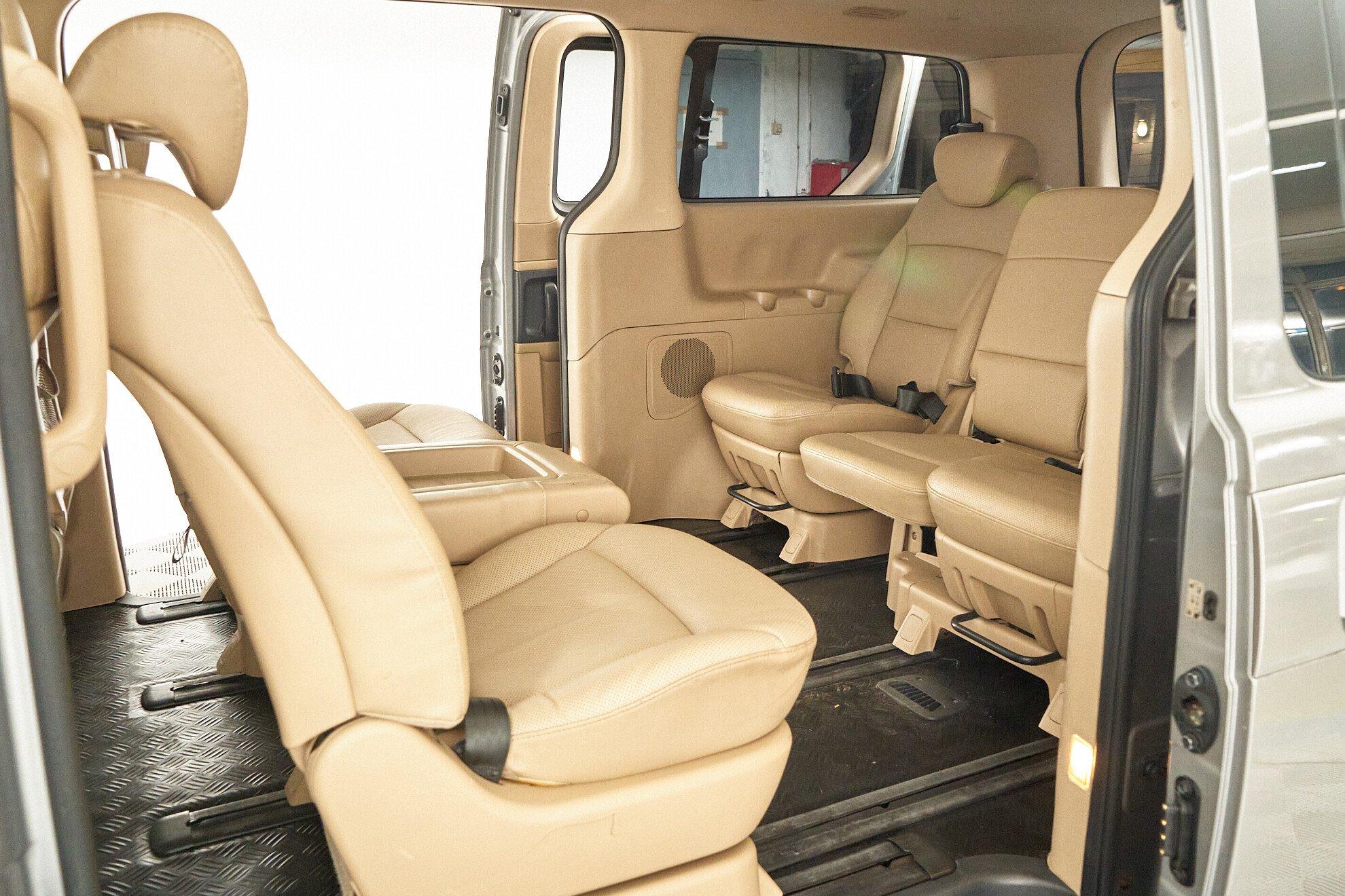 Hyundai Grand Starex 2012, серебряный