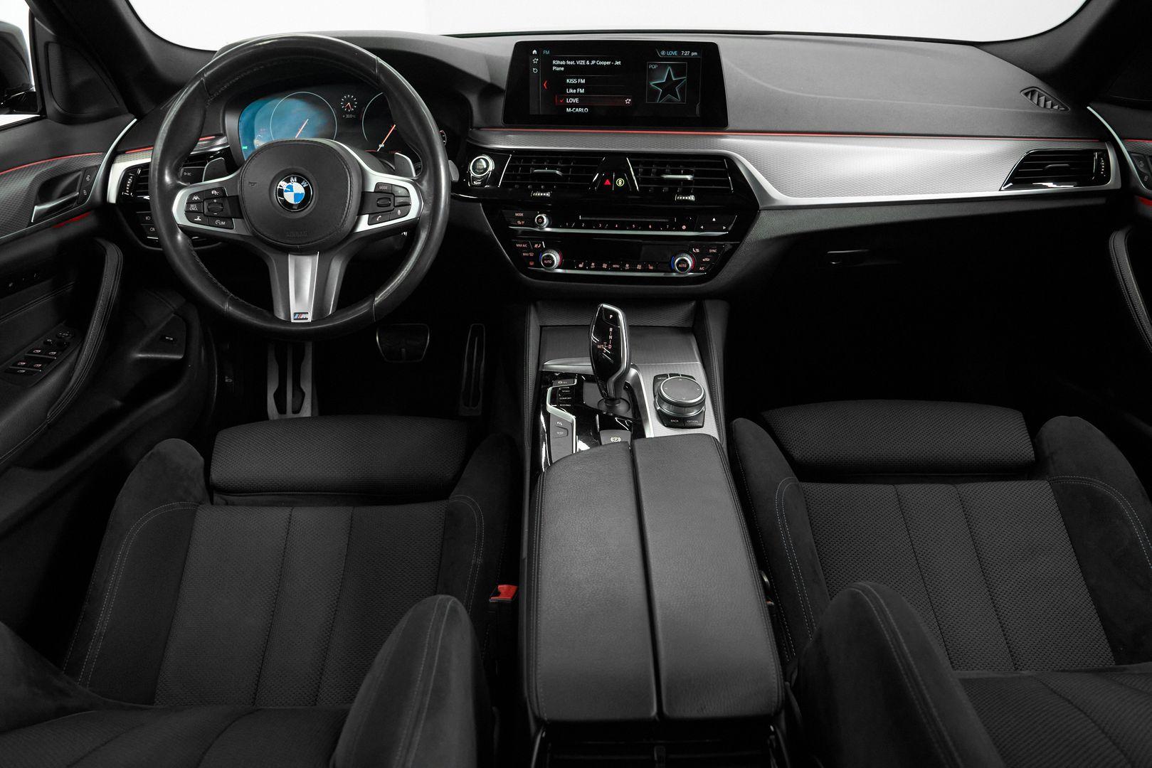BMW 5 серии 2020, серый
