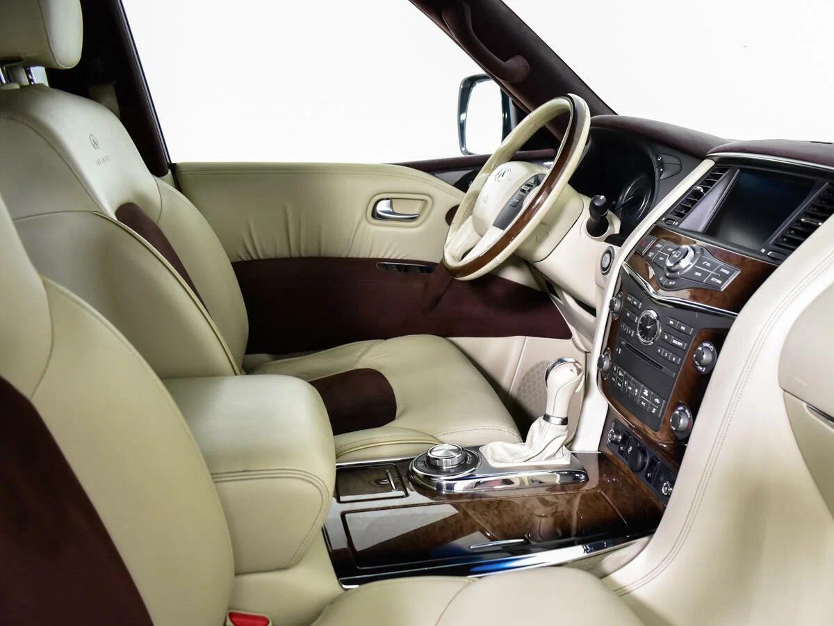 Infiniti QX56 2011, белый