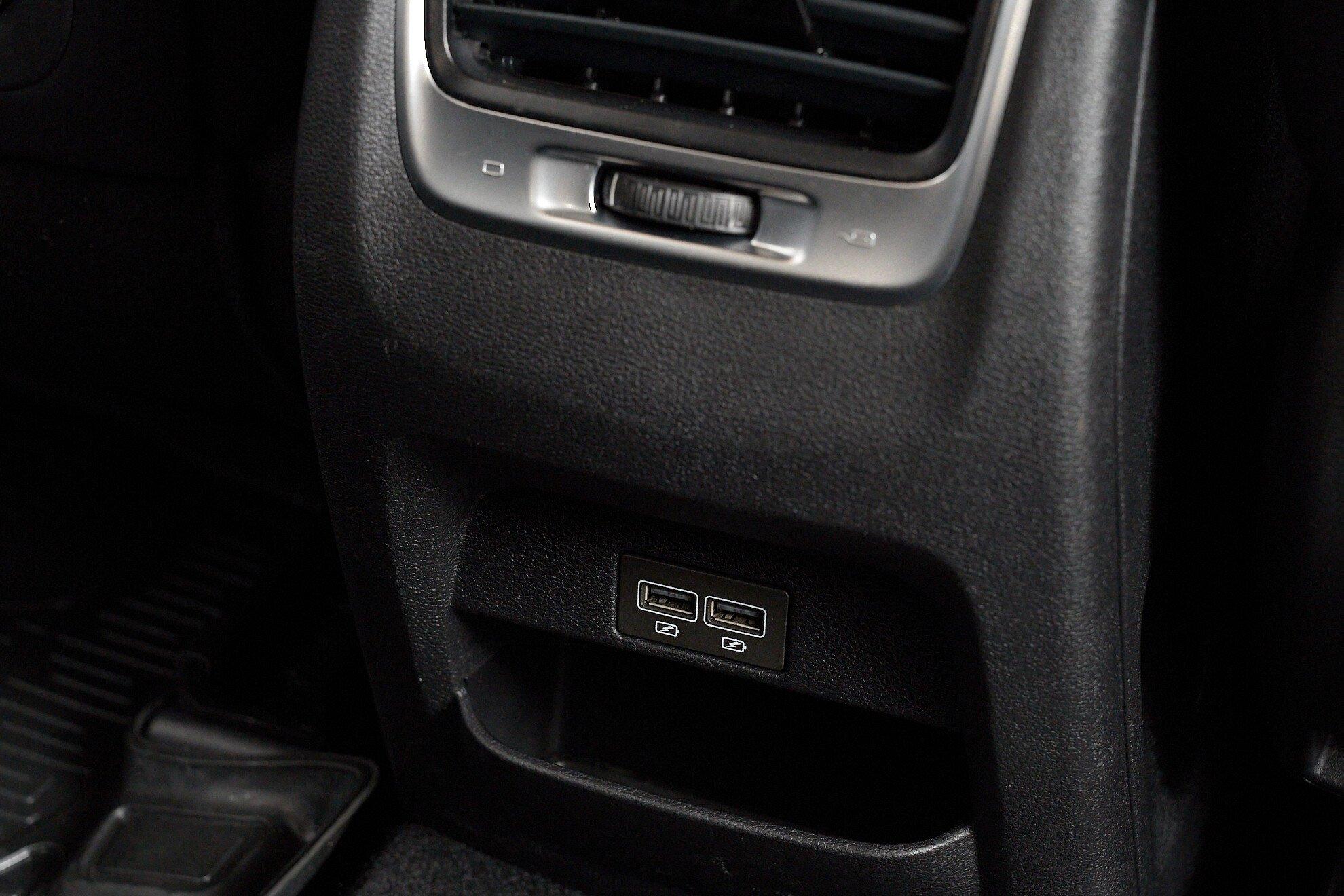 Geely Atlas 2019, бежевый