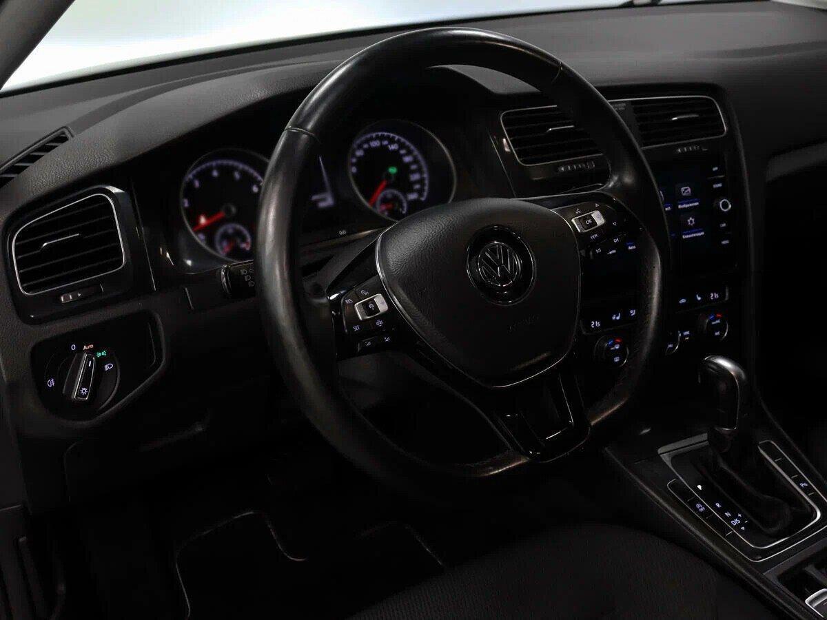 Volkswagen Golf 2018, белый