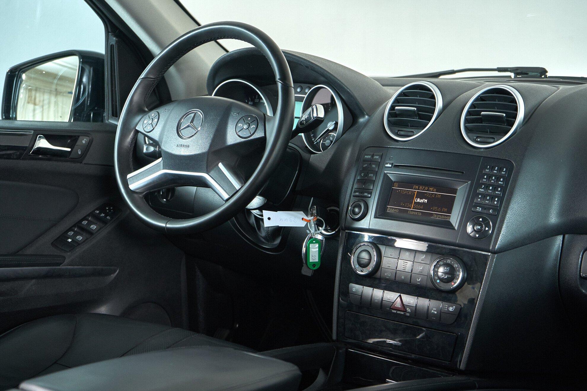 Mercedes-Benz M-Класс 2011, черный