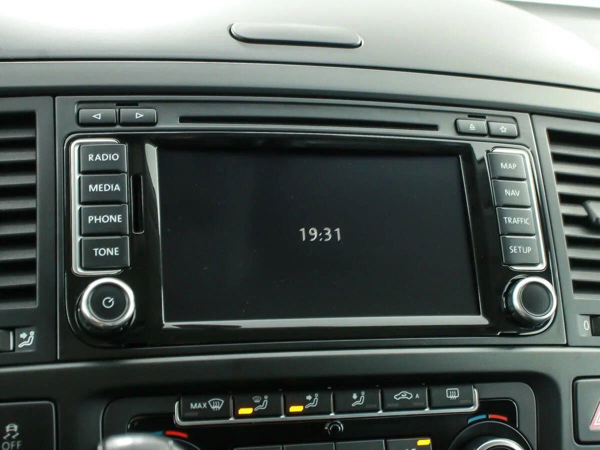 Volkswagen Multivan 2010, черный