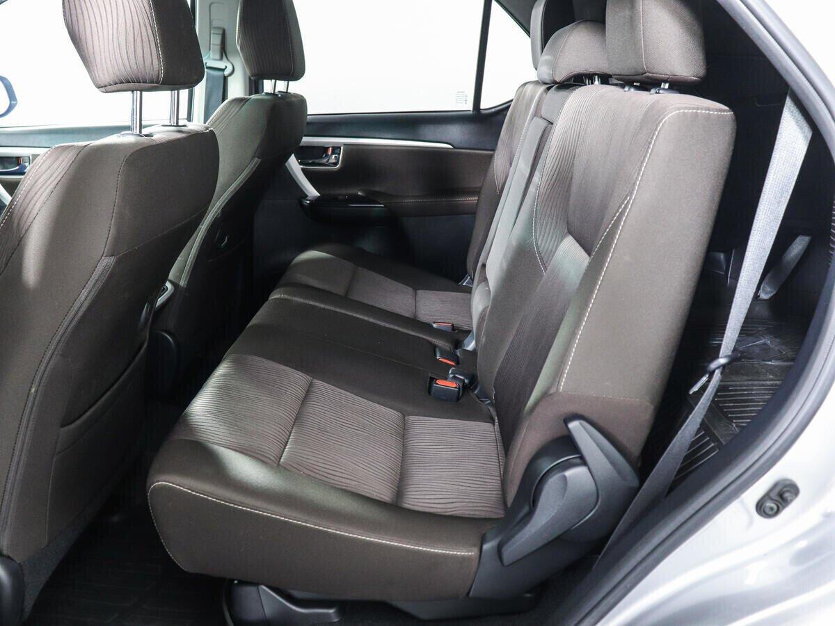 Toyota Fortuner 2020, серебряный