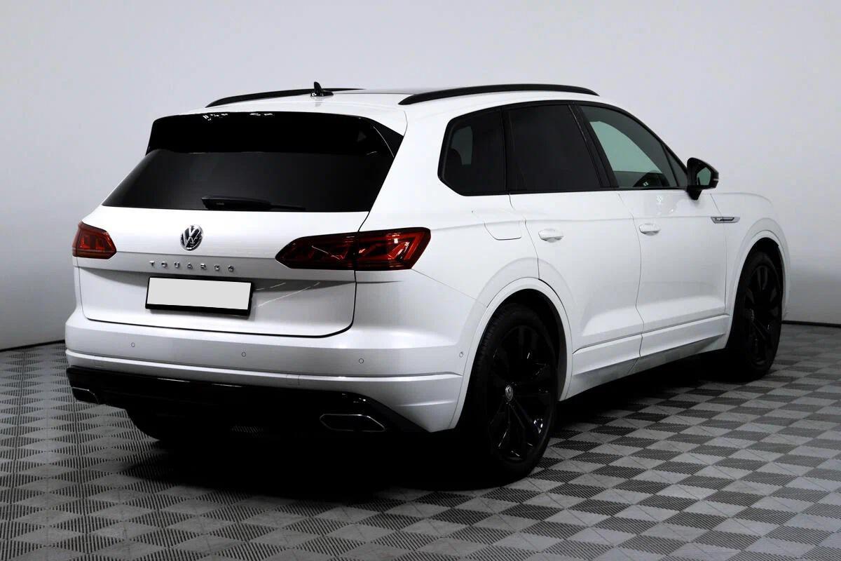 Volkswagen Touareg 2023, белый