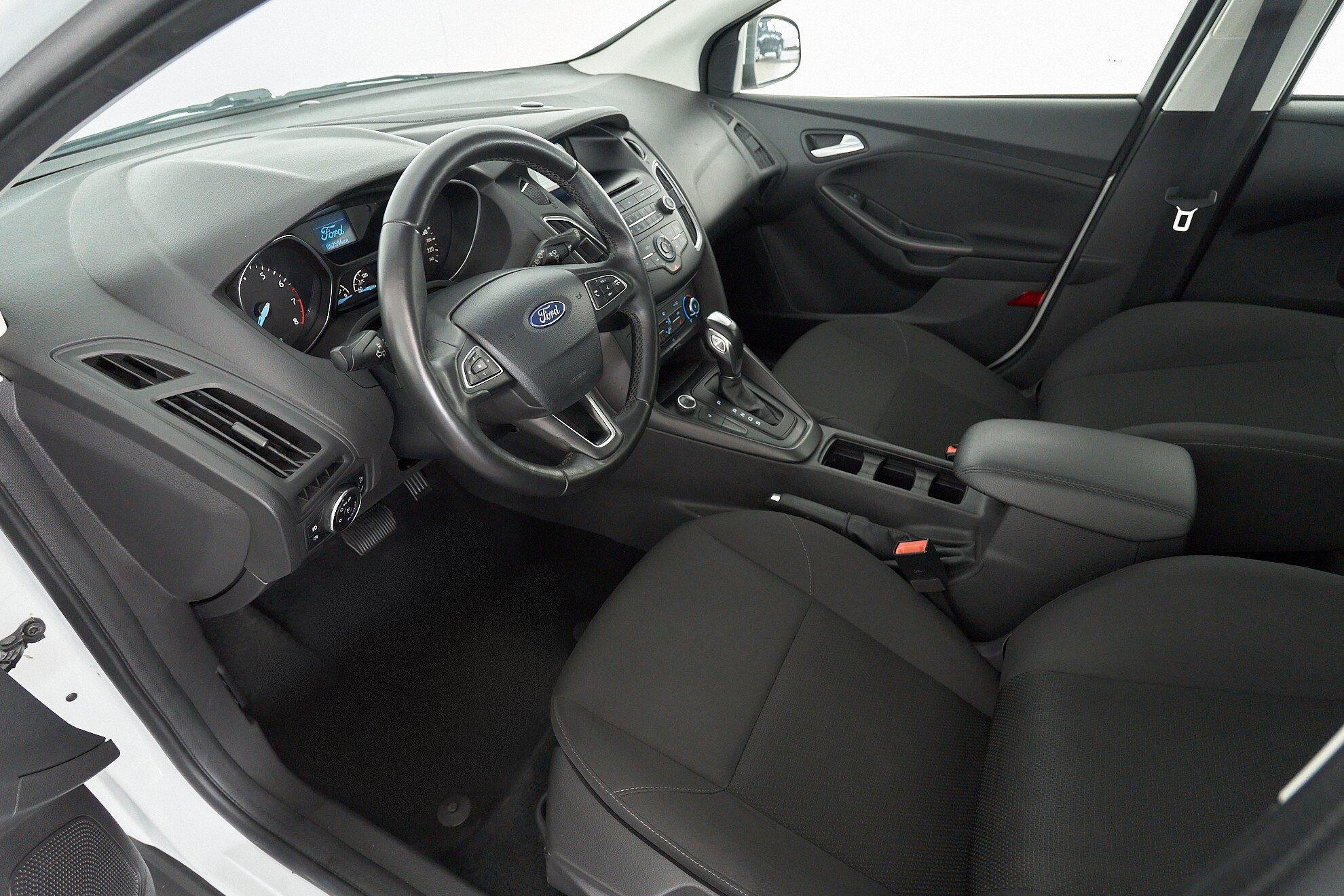 Ford Focus 2016, белый