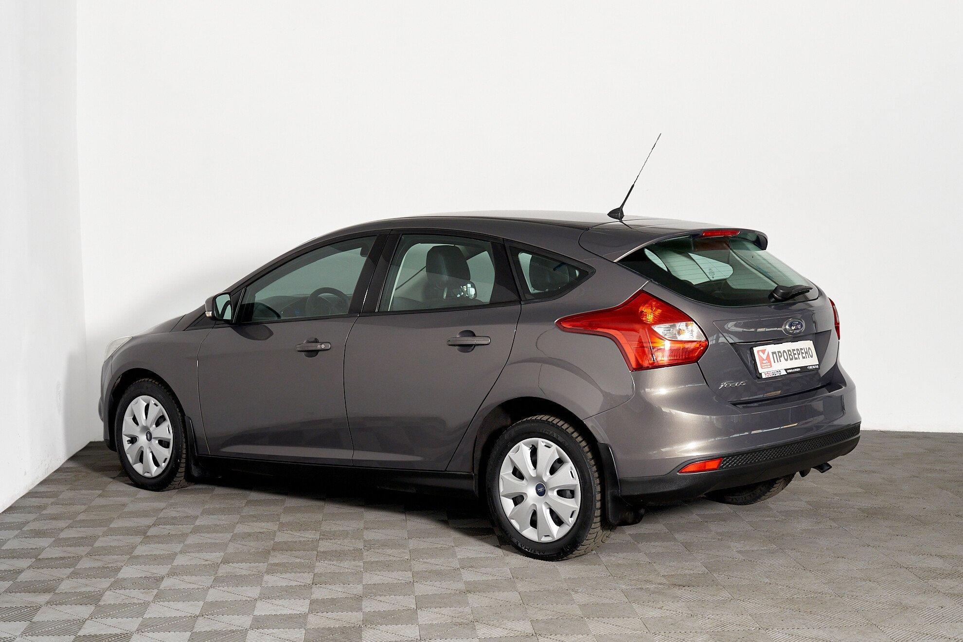 Ford Focus 2015, серый