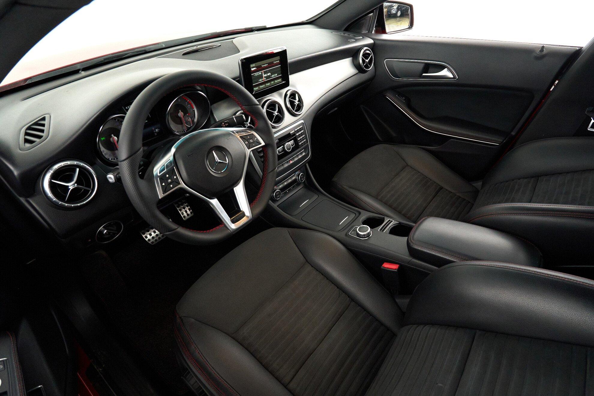Mercedes-Benz CLA 2014, красный