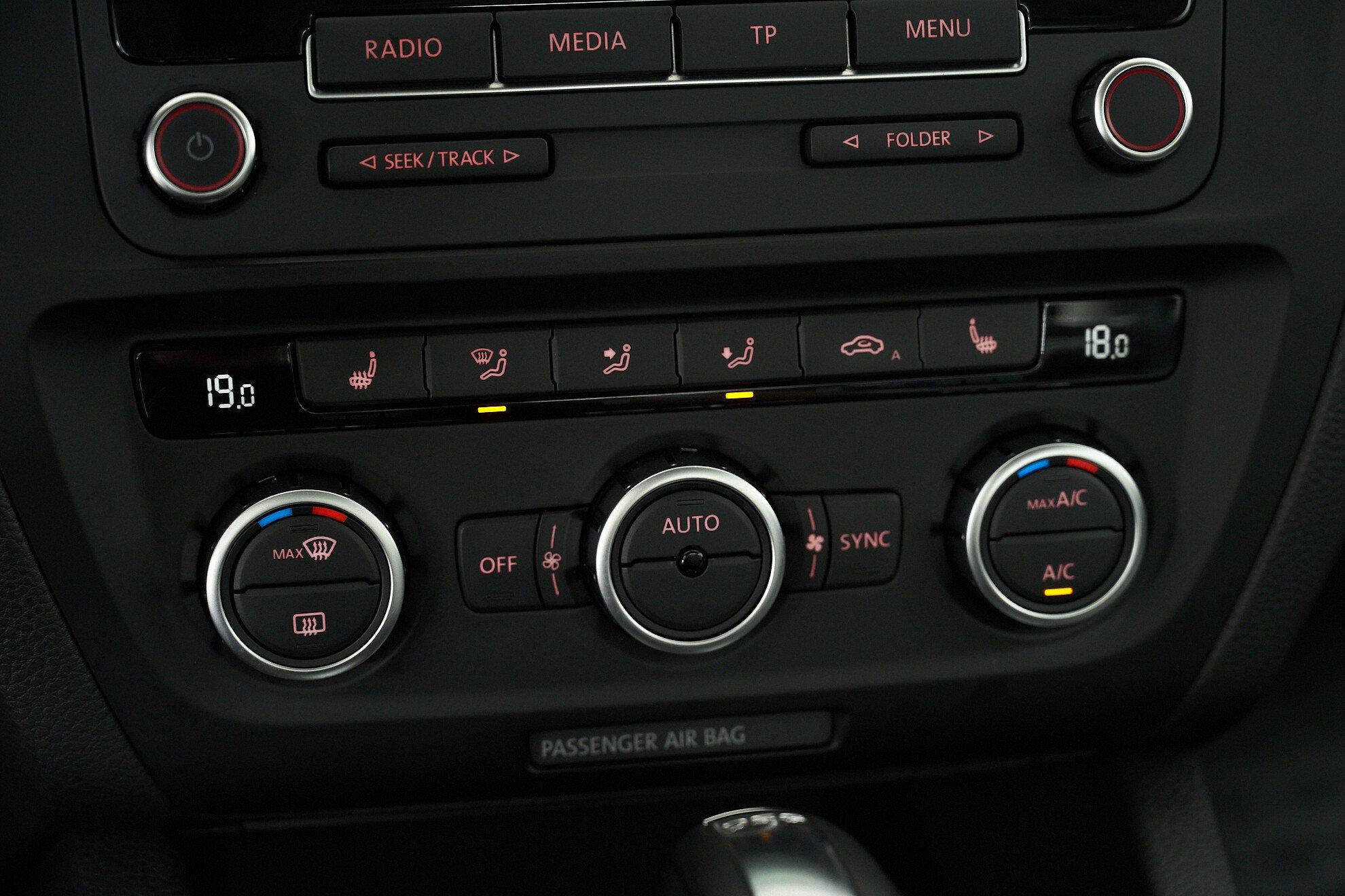 Volkswagen Jetta 2012, коричневый