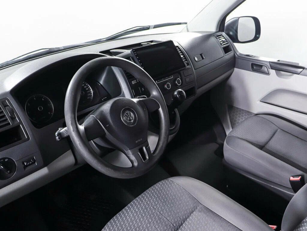Volkswagen Caravelle 2012, серый