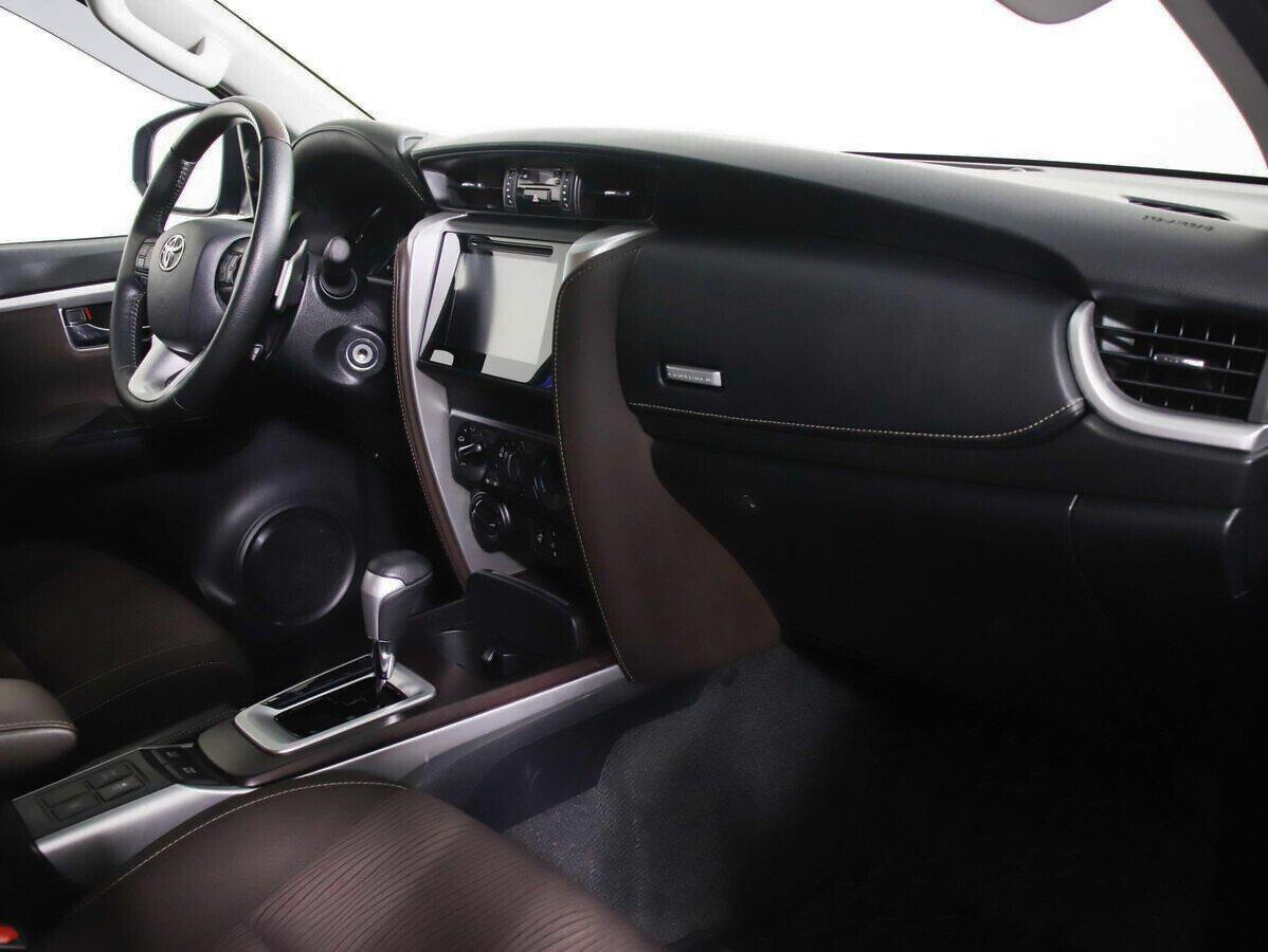 Toyota Fortuner 2018, синий