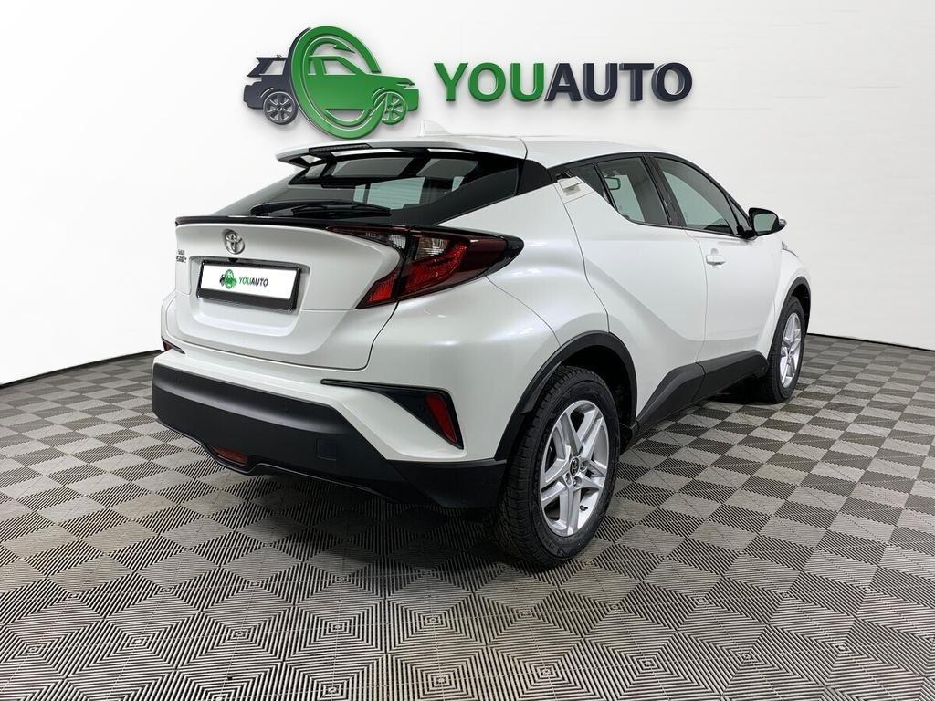 Toyota C-HR 2021, белый