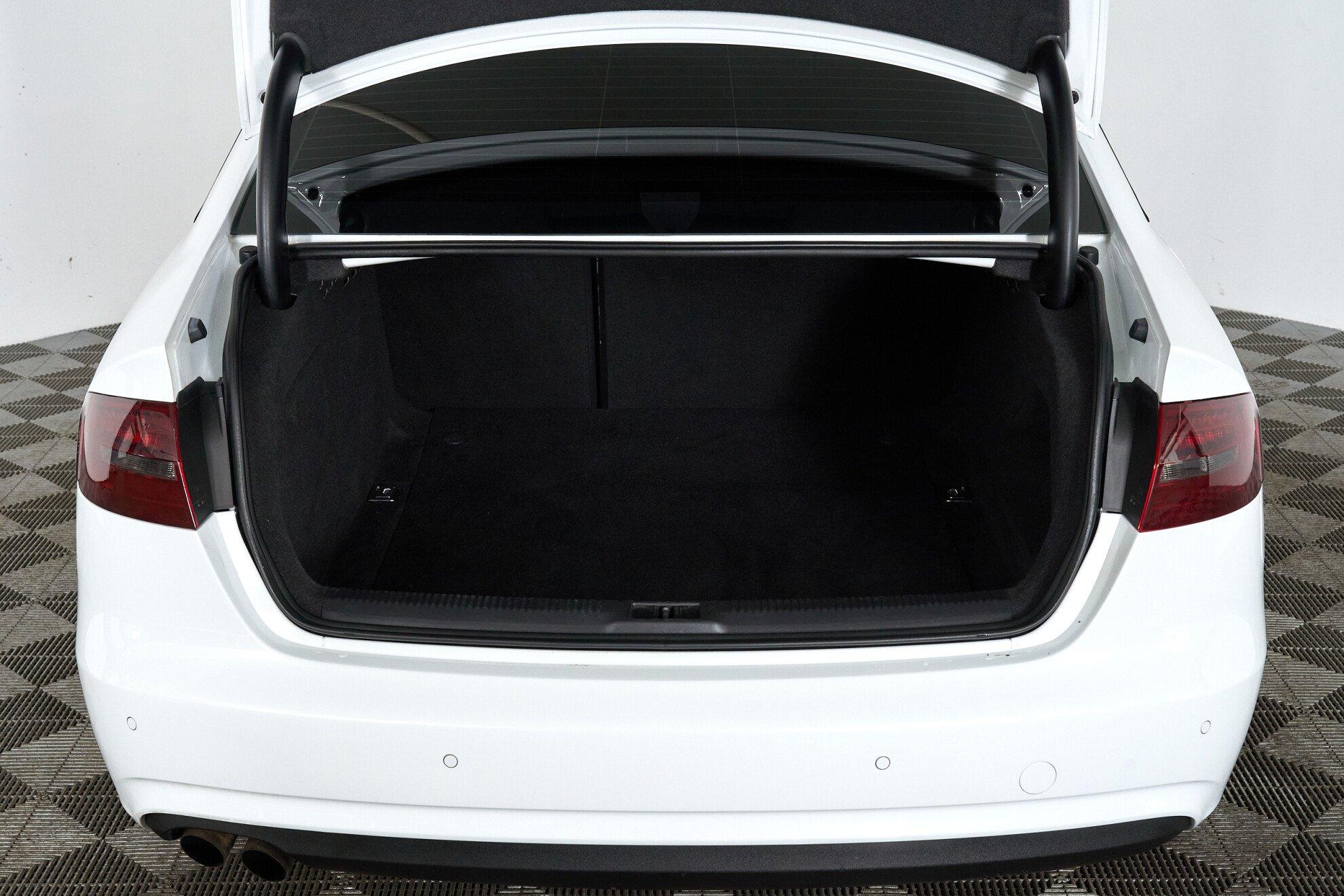 Audi A4 2013, белый