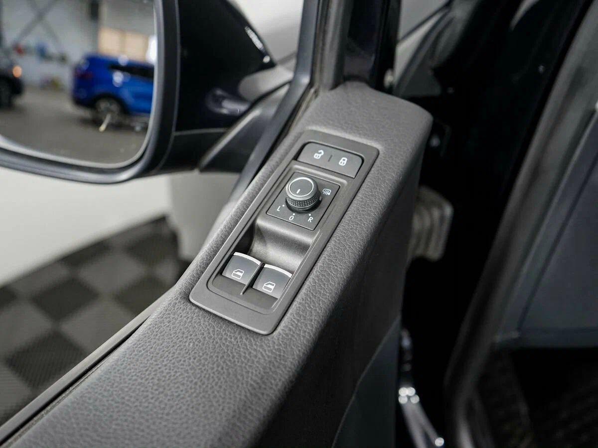 Volkswagen Multivan 2016, черный