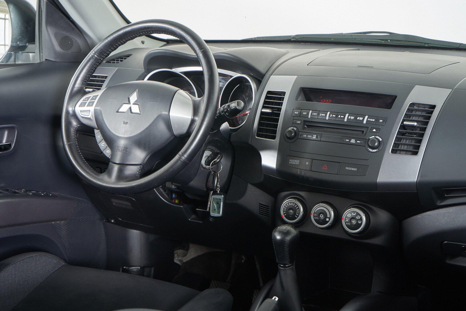 Mitsubishi Outlander 2008, бежевый