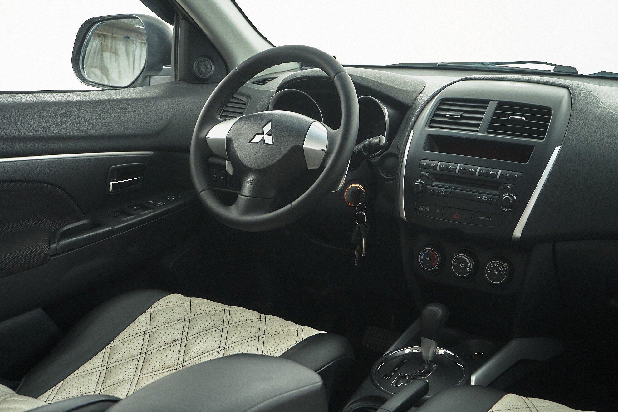 Mitsubishi ASX 2010, белый